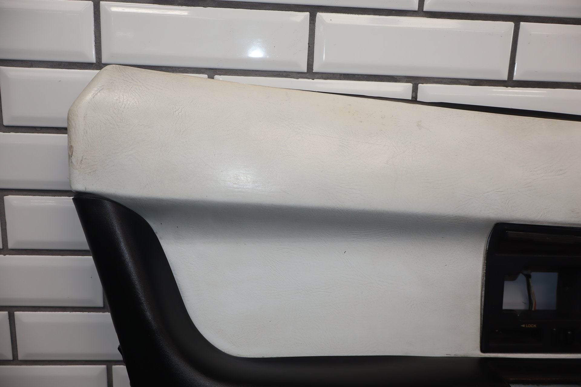 1992 Chevrolet Corvette Convertible Pair- Front Trim Panels White 10085975