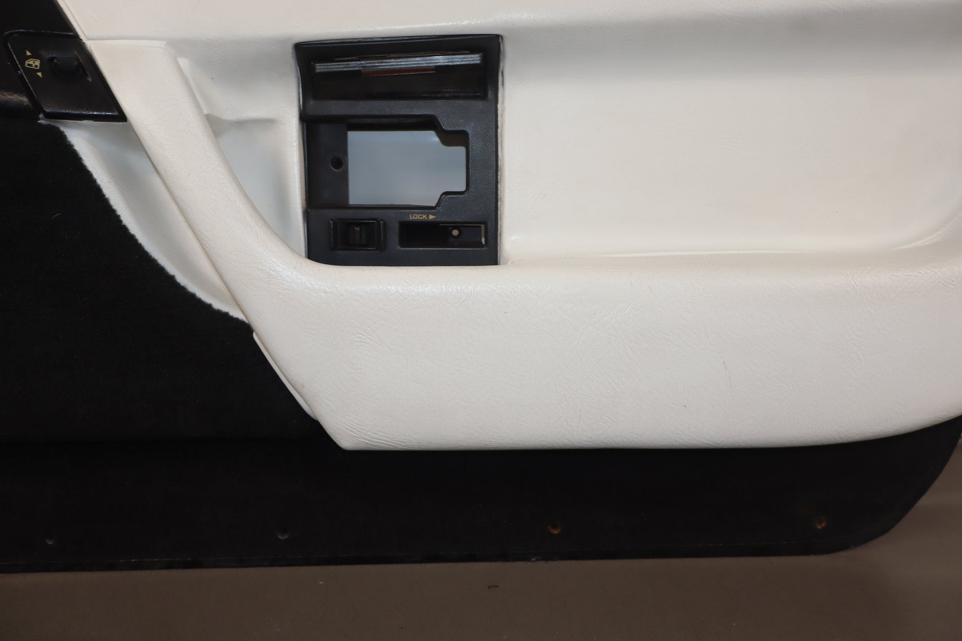 1992 Chevrolet Corvette Convertible Pair- Front Trim Panels White 10085975