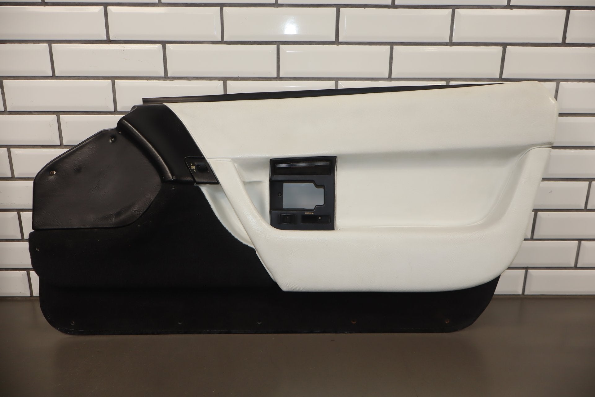1992 Chevrolet Corvette Convertible Pair- Front Trim Panels White 10085975