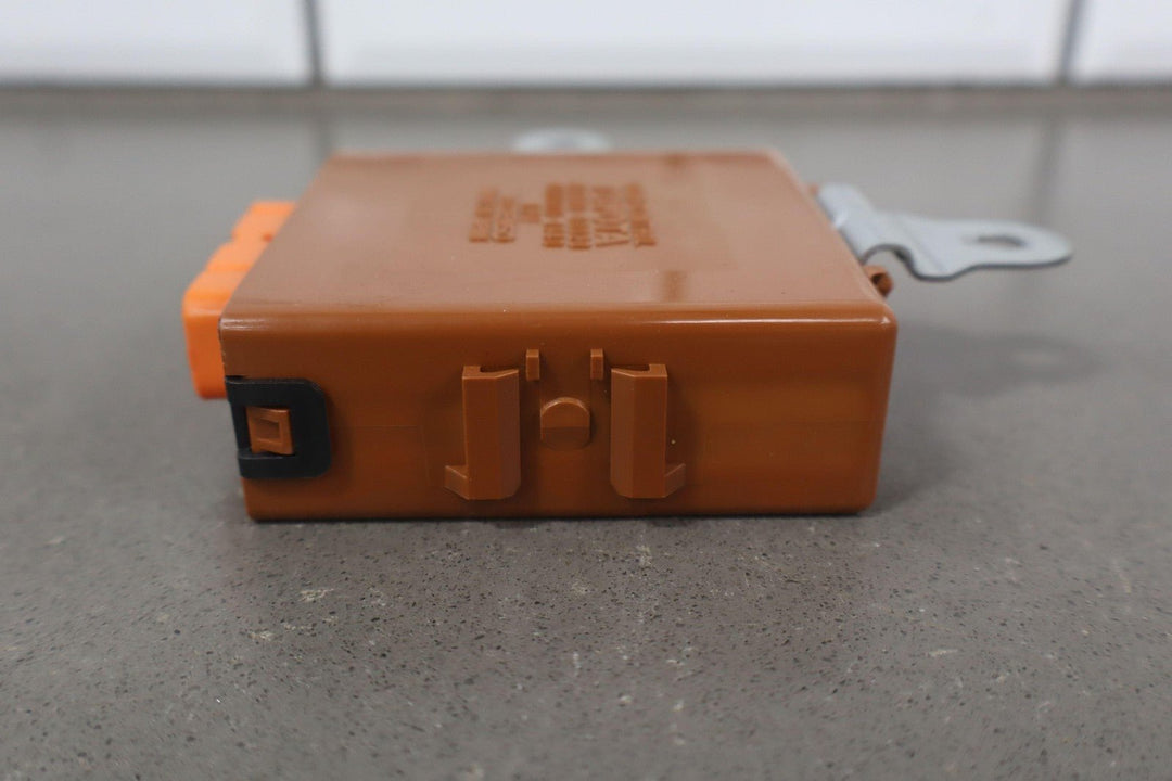 1992 Toyota Land Cruiser Door Control Relay Module OEM