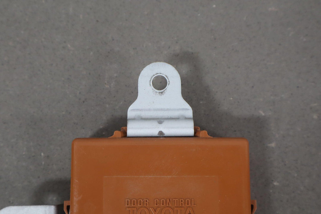 1992 Toyota Land Cruiser Door Control Relay Module OEM
