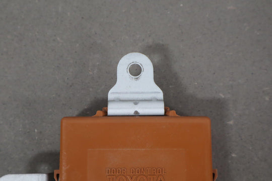 1992 Toyota Land Cruiser Door Control Relay Module OEM