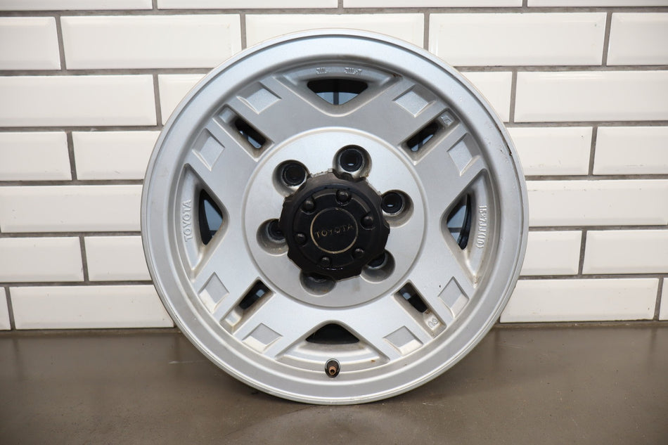 1992 Toyota Land Cruiser FJ80 15x7 Alloy Wheel Silver Split Spoke Curb Rash
