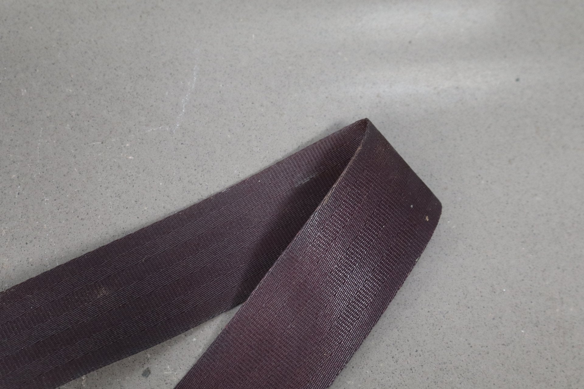 1993-1996 Cadillac Fleetwood Brougham Left Front Seat Belt Bordeaux Red 75