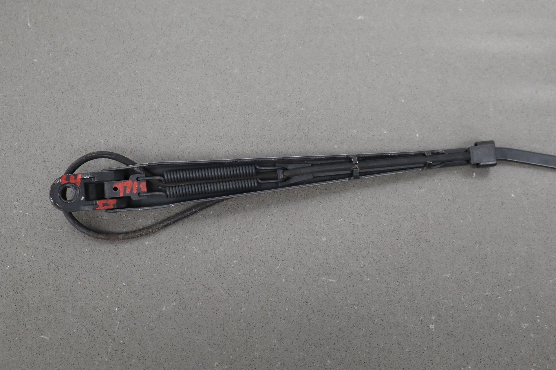 1993-1996 Cadillac Fleetwood Brougham Wiper Arm Pair