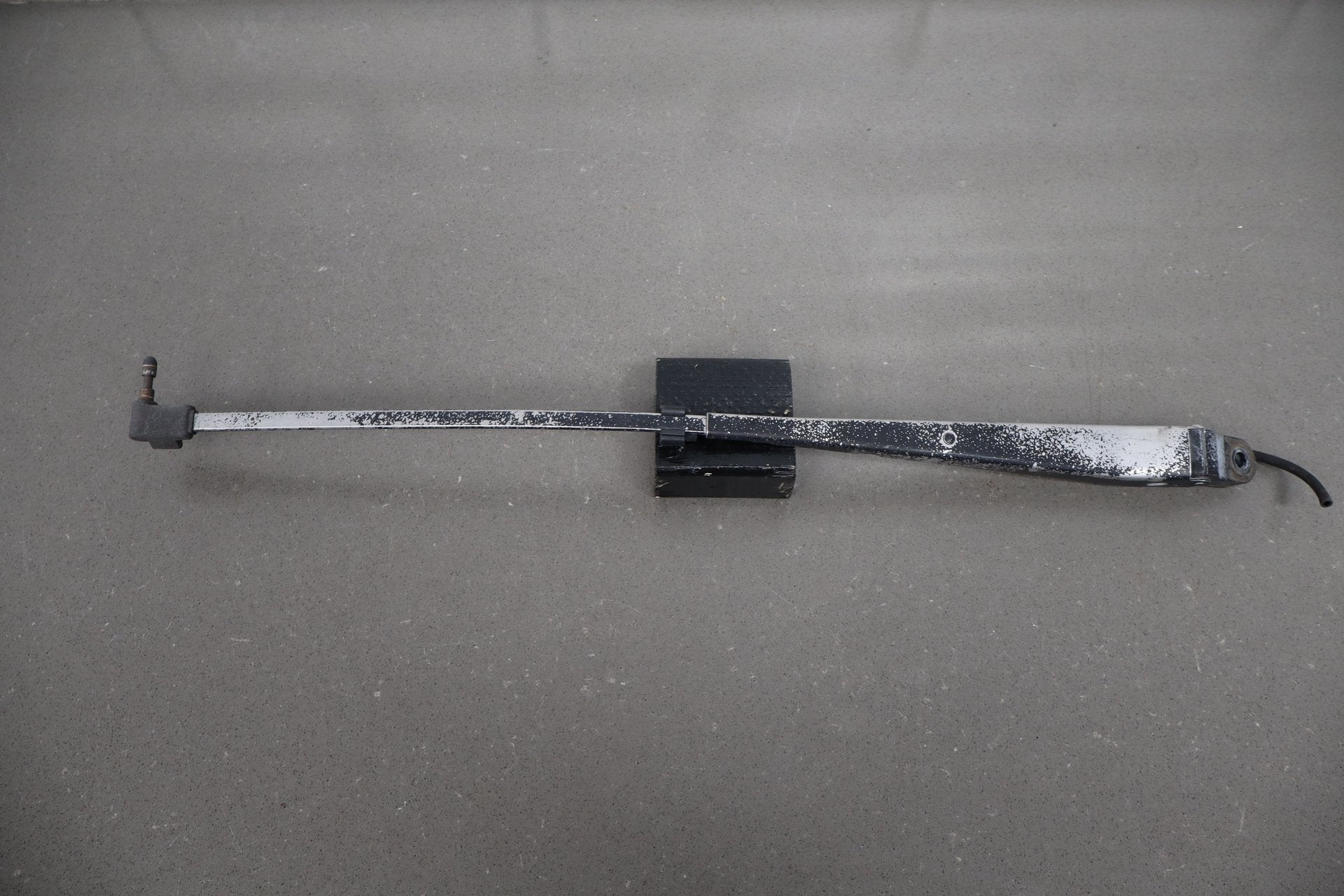 1993-1996 Cadillac Fleetwood Brougham Wiper Arm Pair