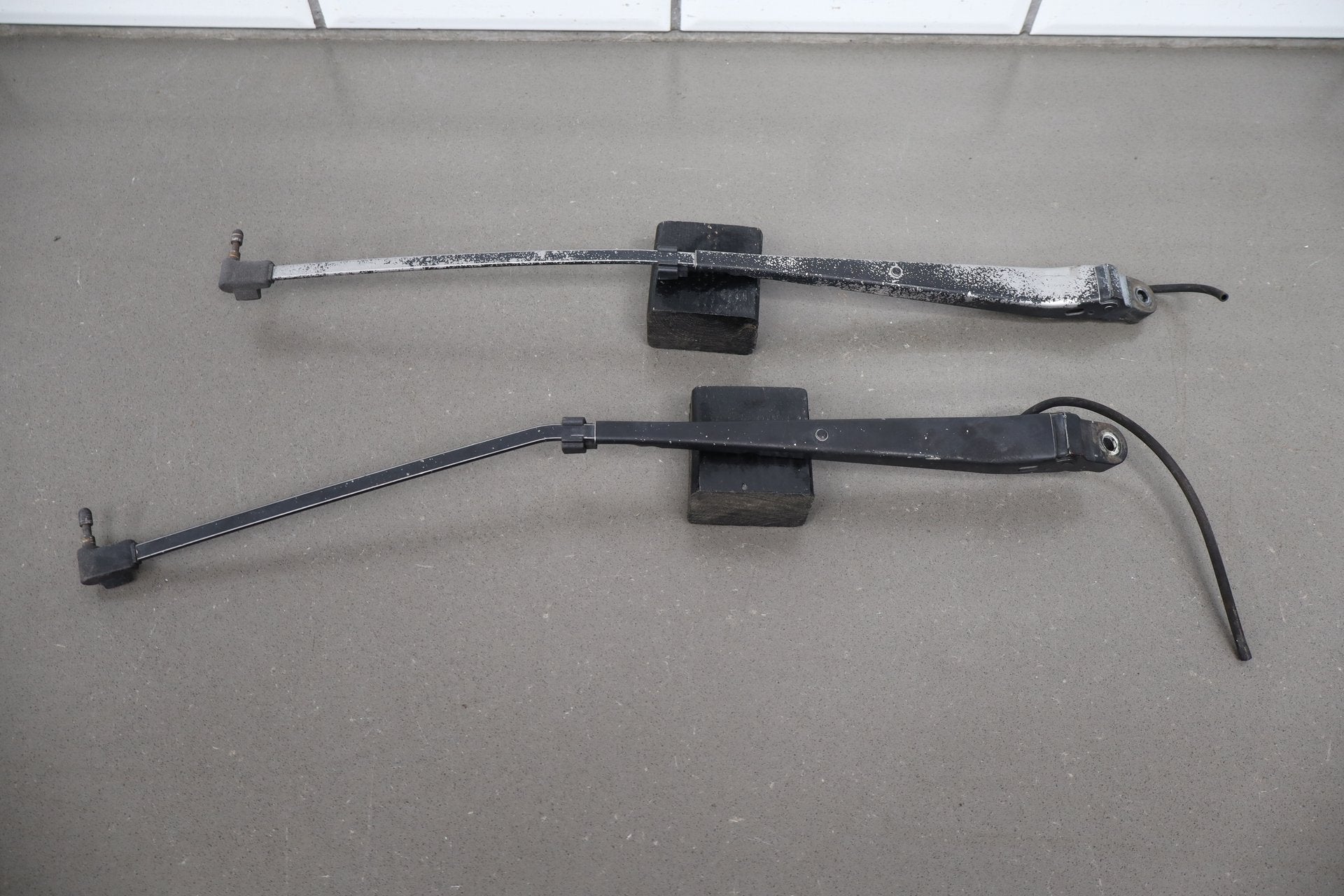 1993-1996 Cadillac Fleetwood Brougham Wiper Arm Pair