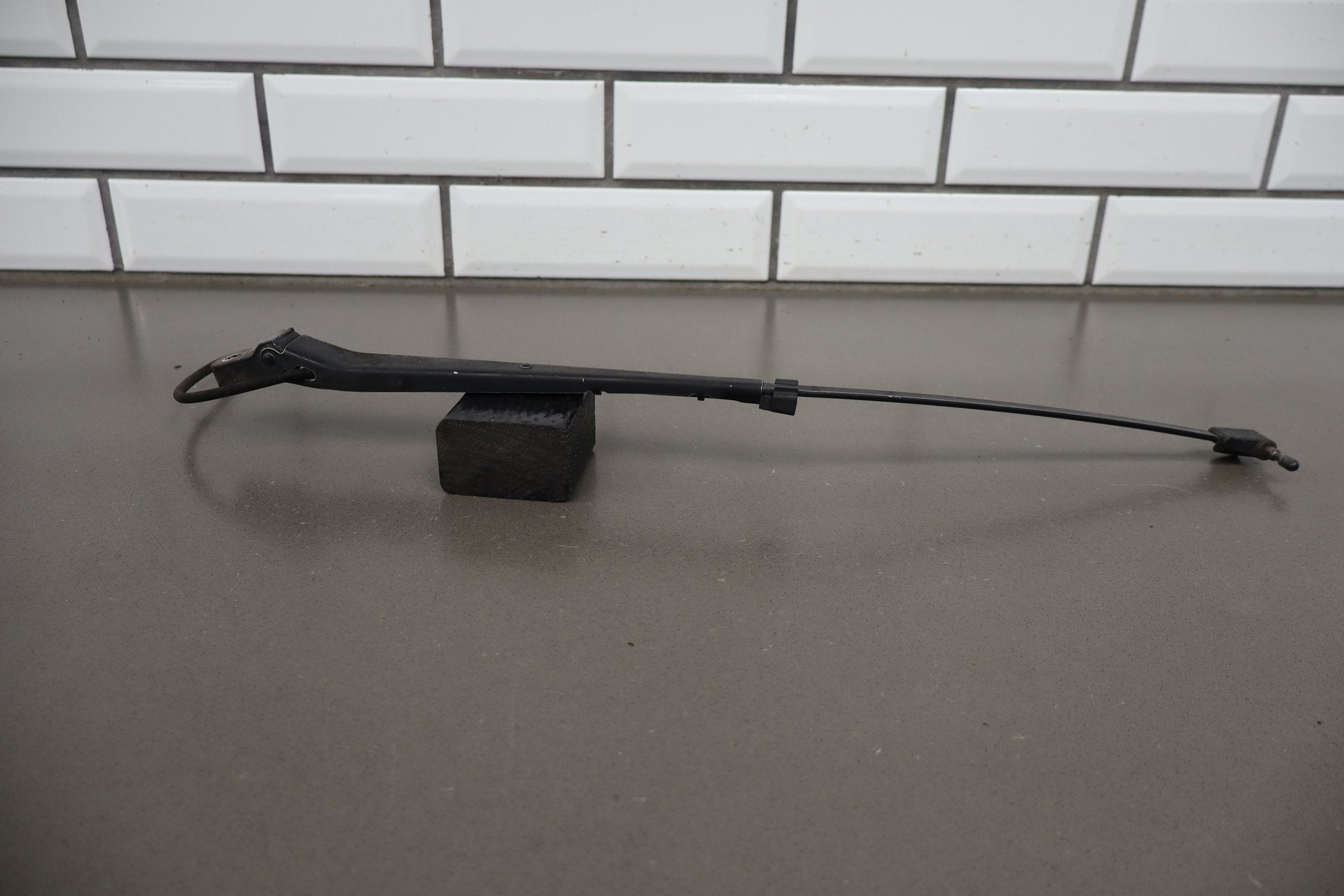 1993-1996 Cadillac Fleetwood Brougham Wiper Arm Pair