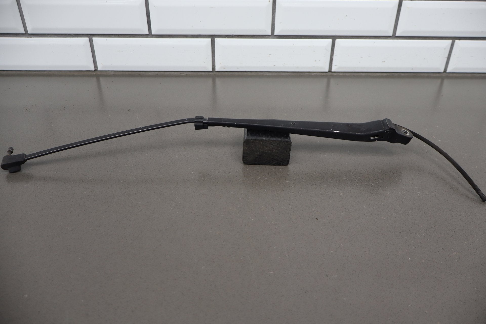 1993-1996 Cadillac Fleetwood Brougham Wiper Arm Pair