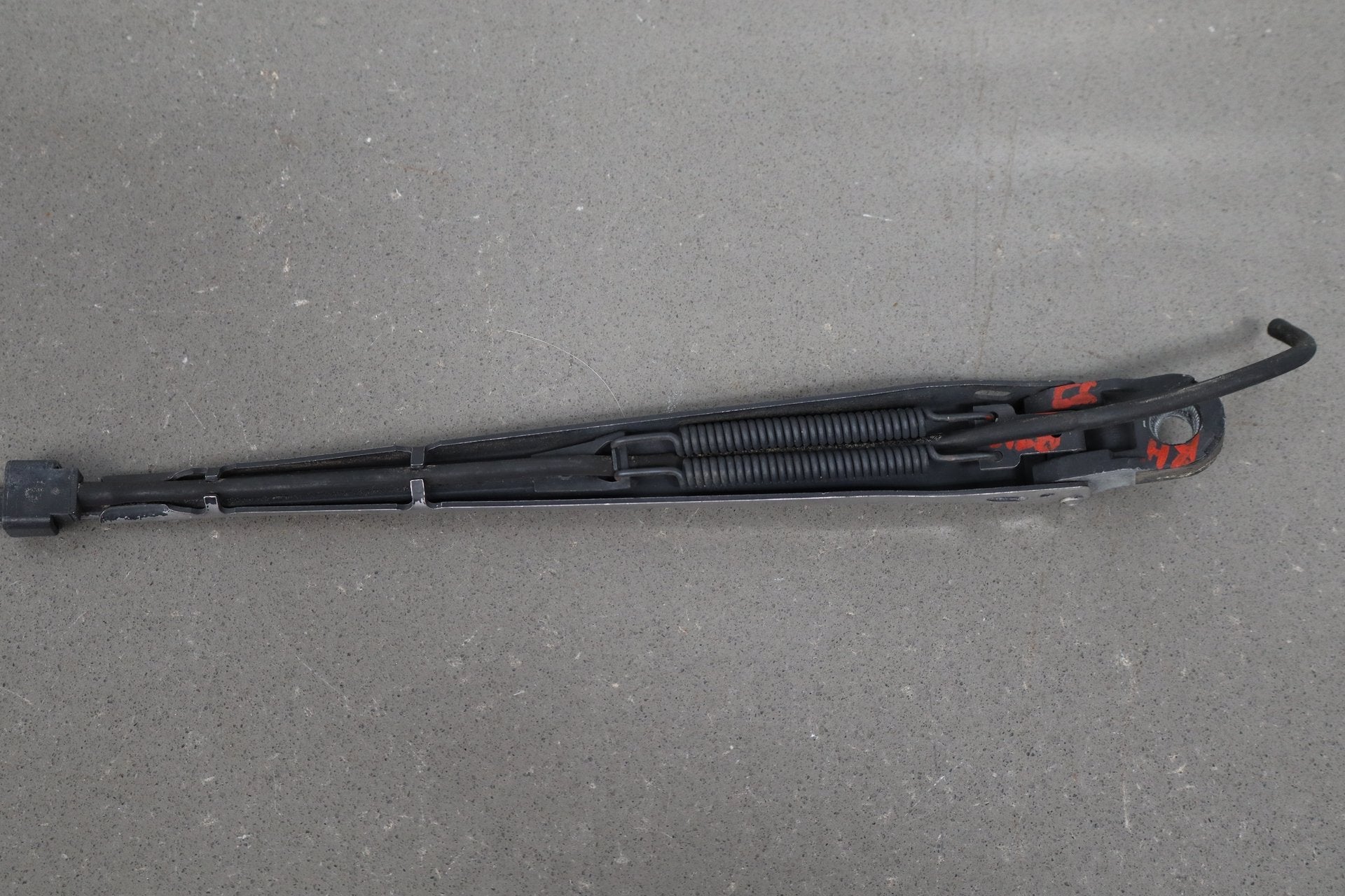 1993-1996 Cadillac Fleetwood Brougham Wiper Arm Pair