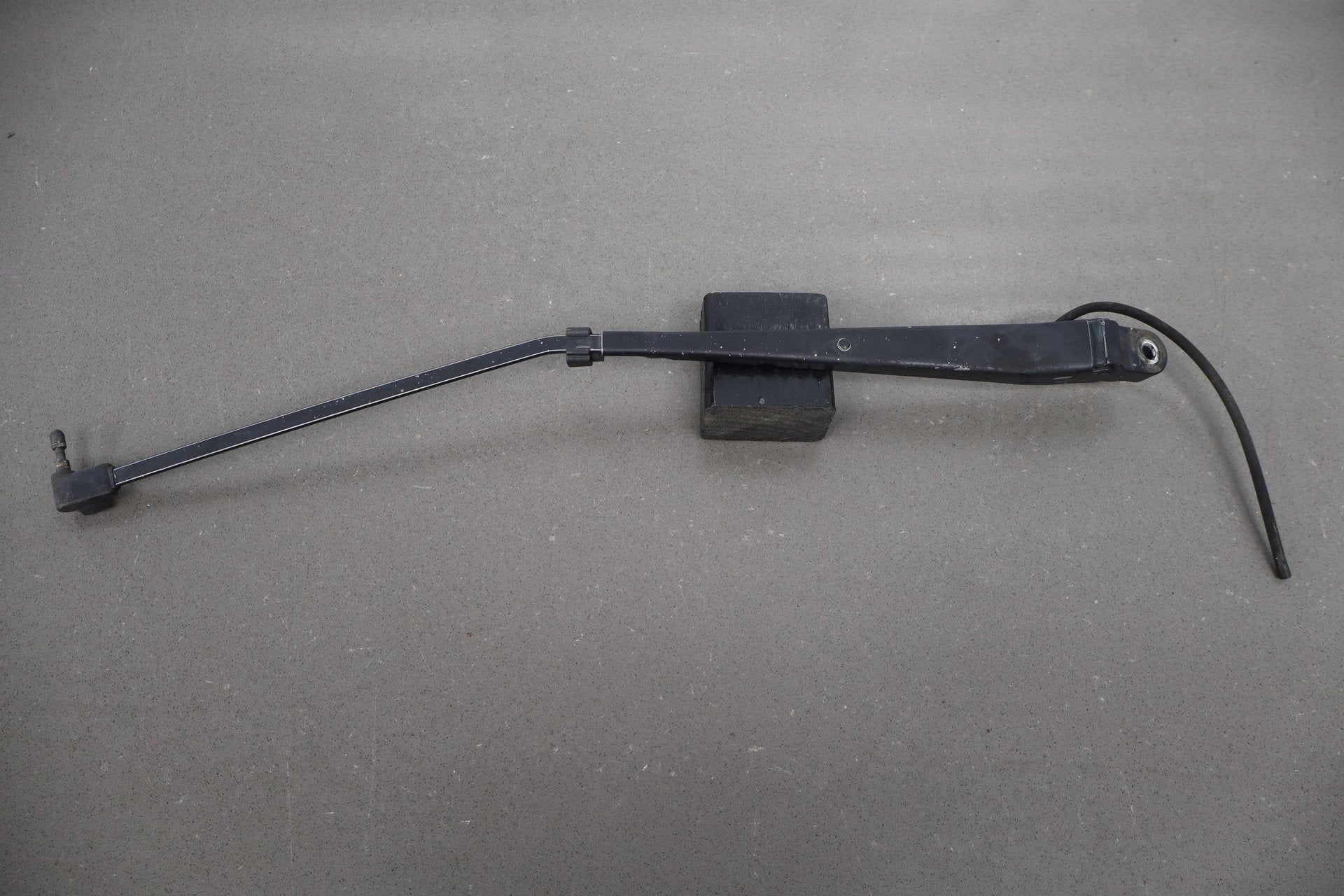 1993-1996 Cadillac Fleetwood Brougham Wiper Arm Pair