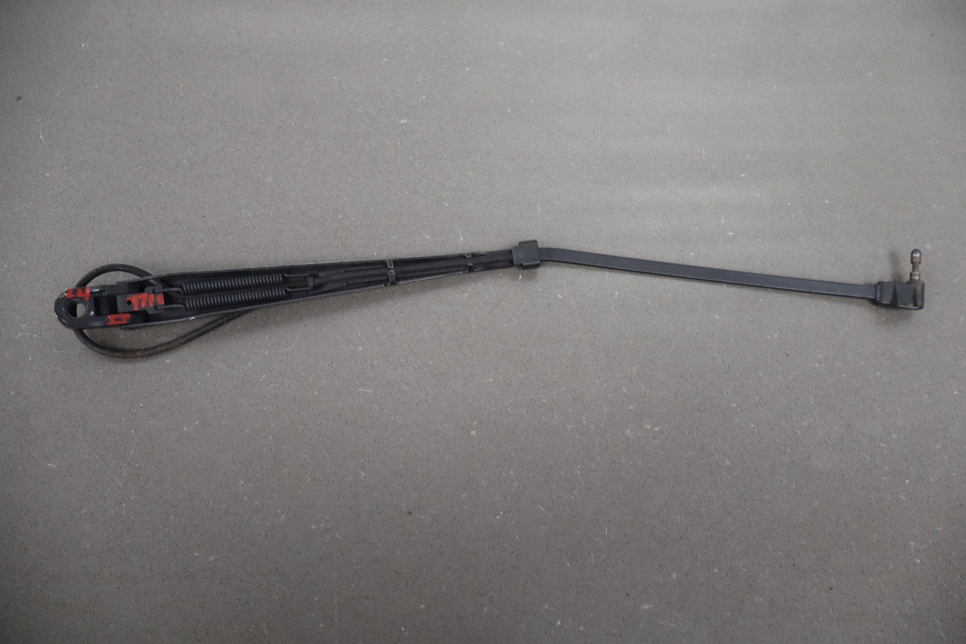 1993-1996 Cadillac Fleetwood Brougham Wiper Arm Pair