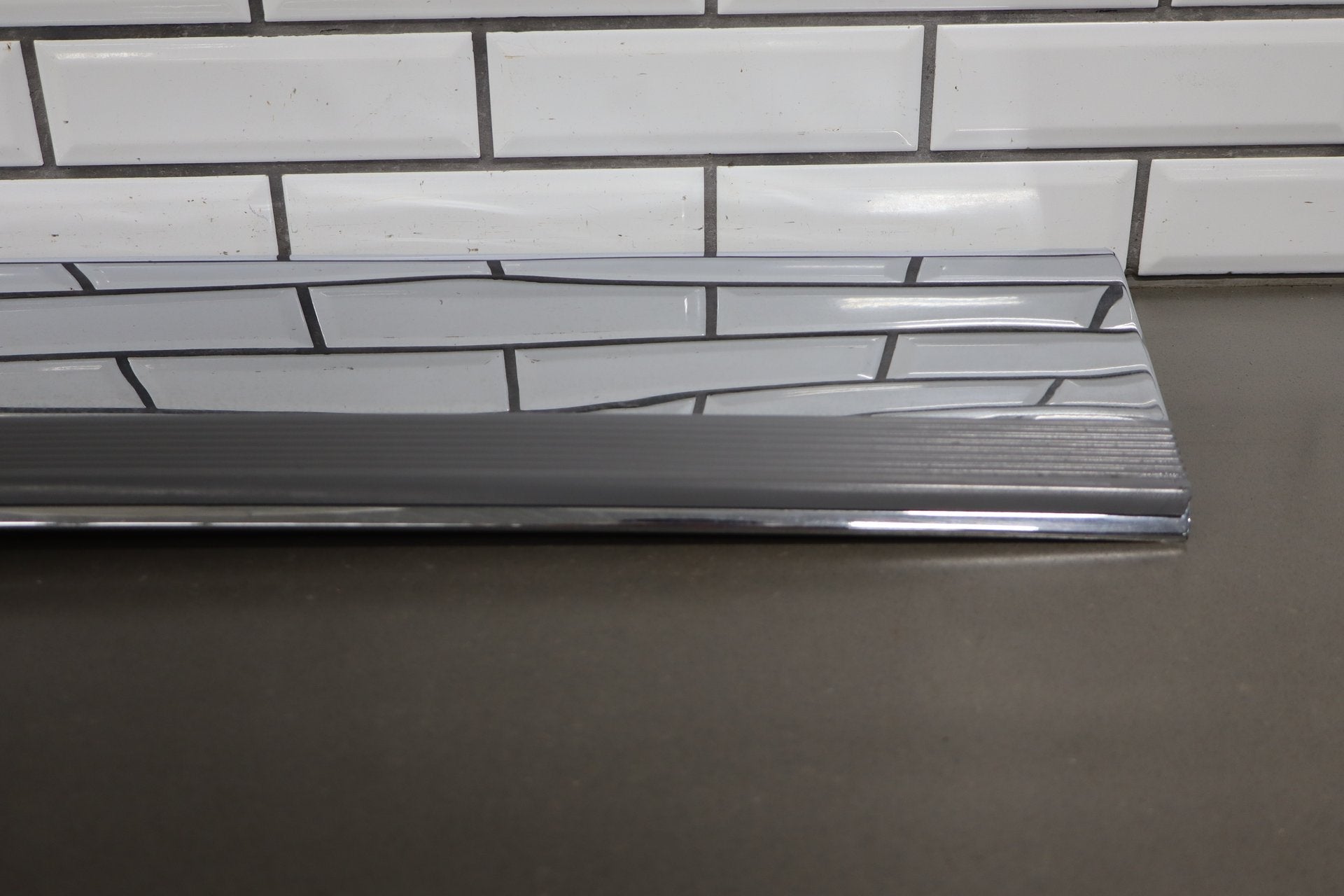 1993-1996 Cadillac Fleetwood Chrome Left Front Door Molding 12528614