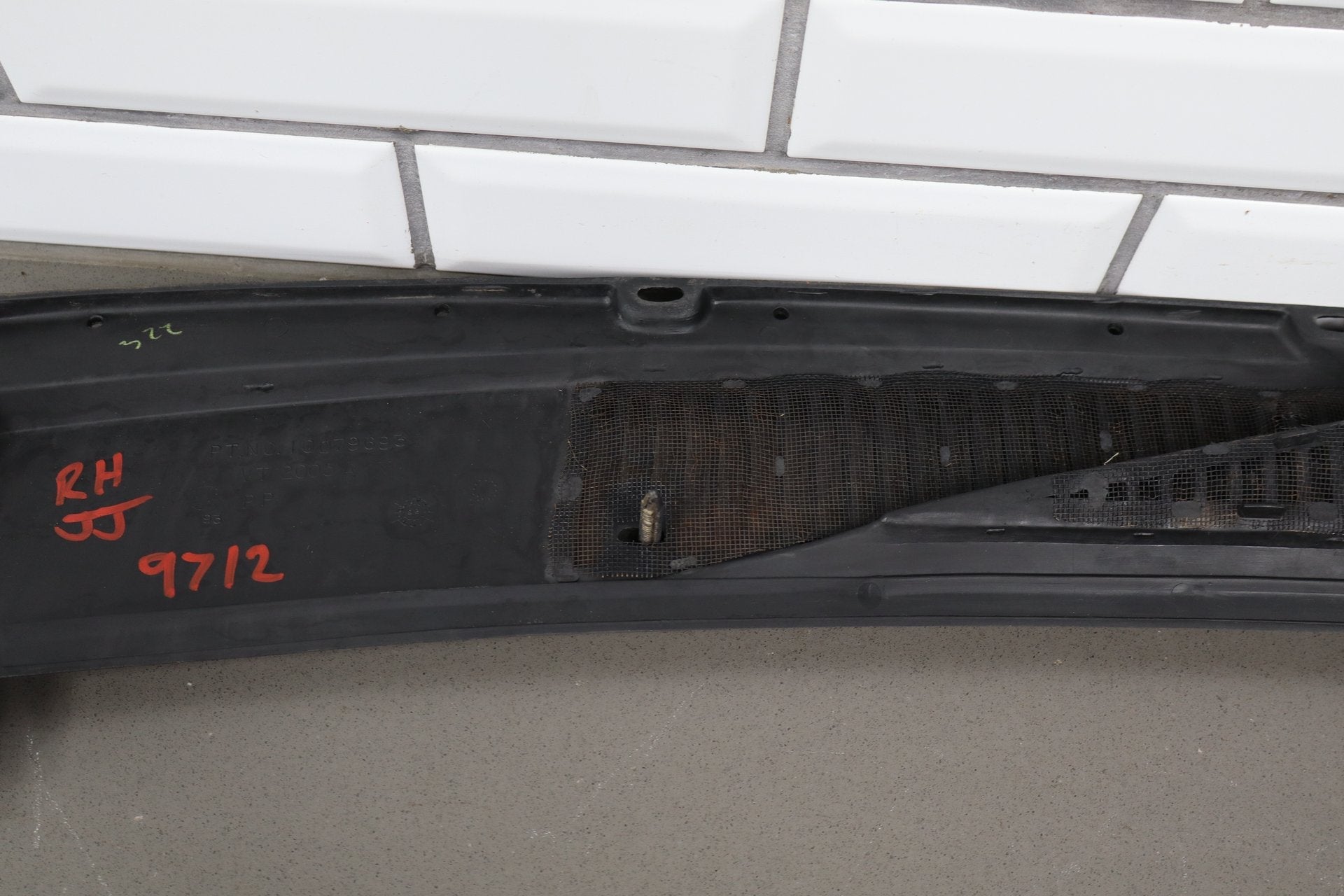 1993-1996 Cadillac Fleetwood Cowl Vent Panel