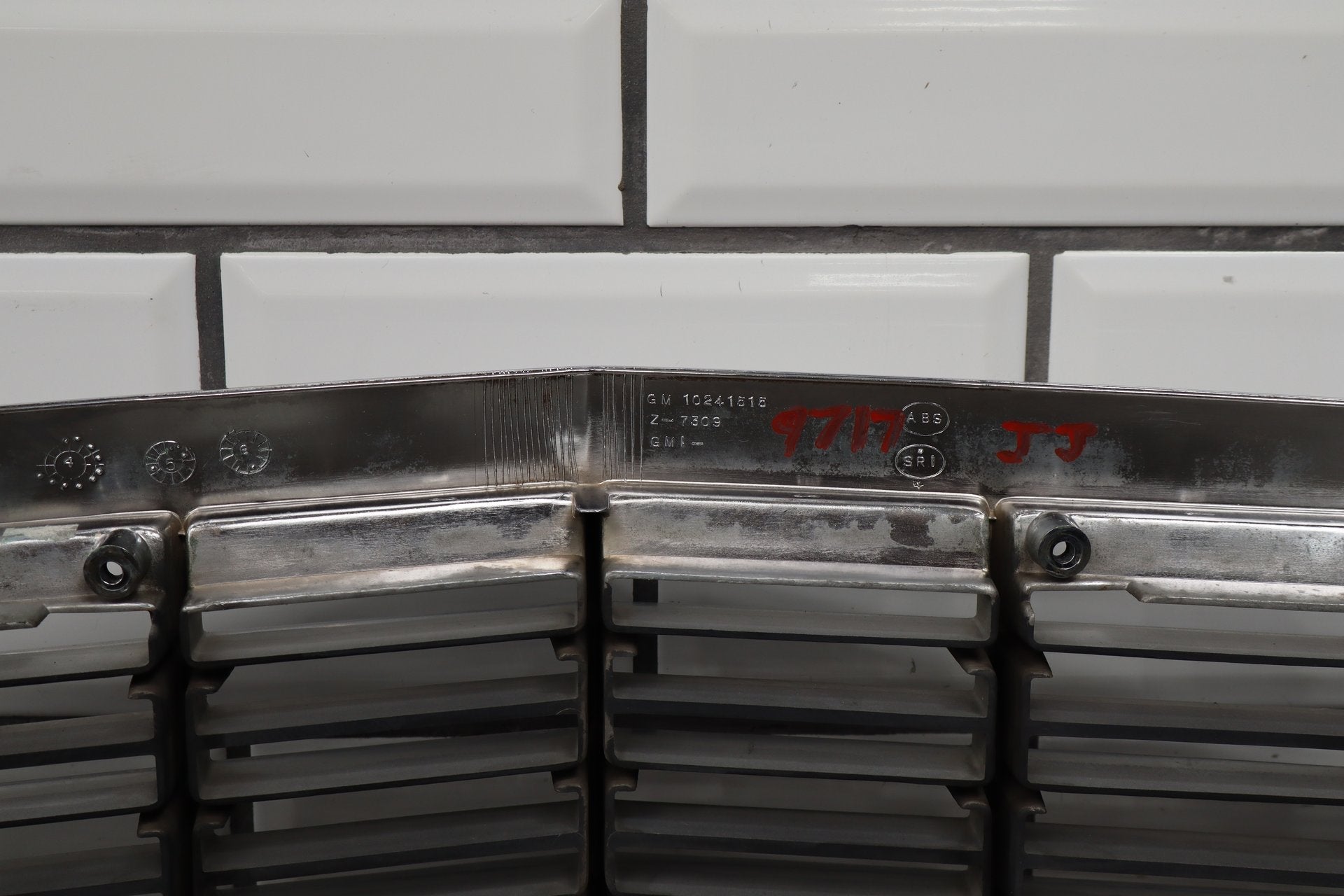 1993-1996 Cadillac Fleetwood Grille 10241515 OEM