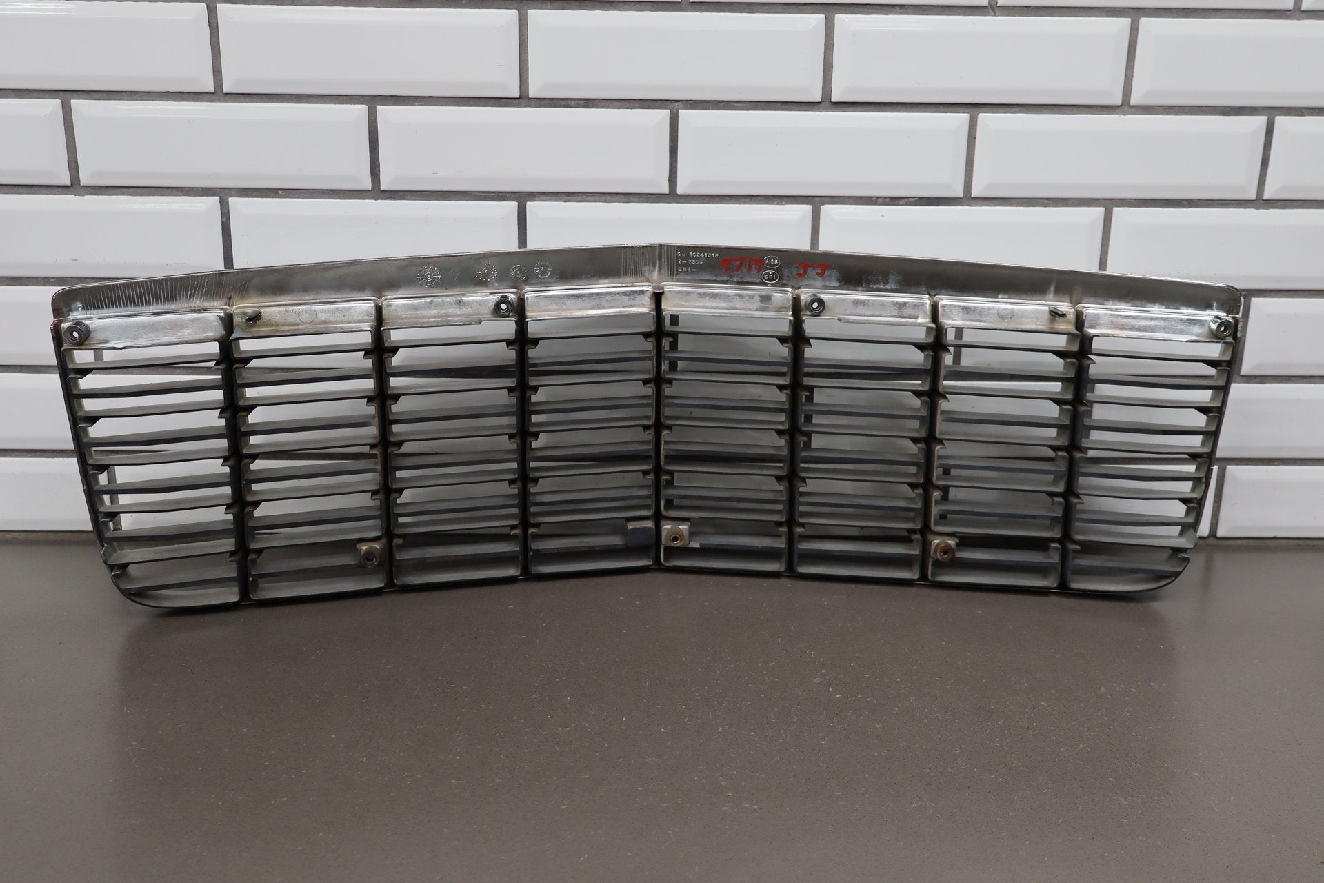 1993-1996 Cadillac Fleetwood Grille 10241515 OEM
