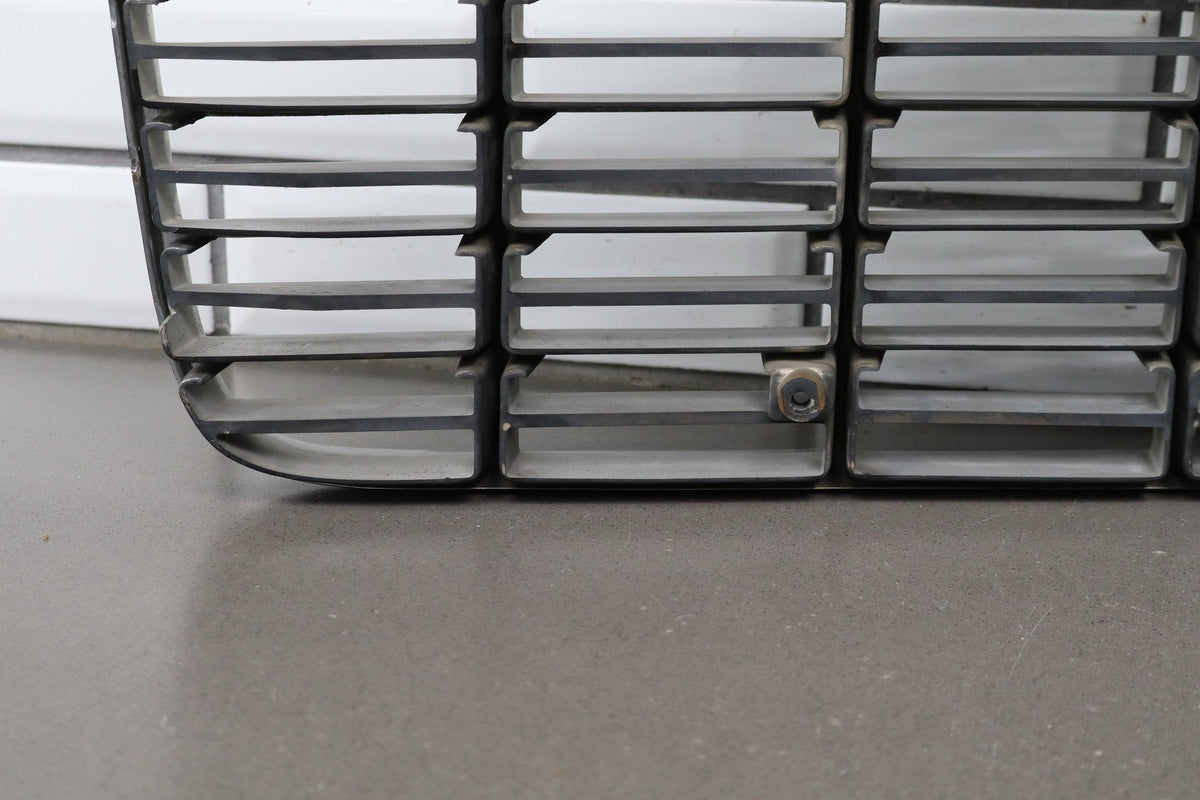 1993-1996 Cadillac Fleetwood Grille 10241515 OEM