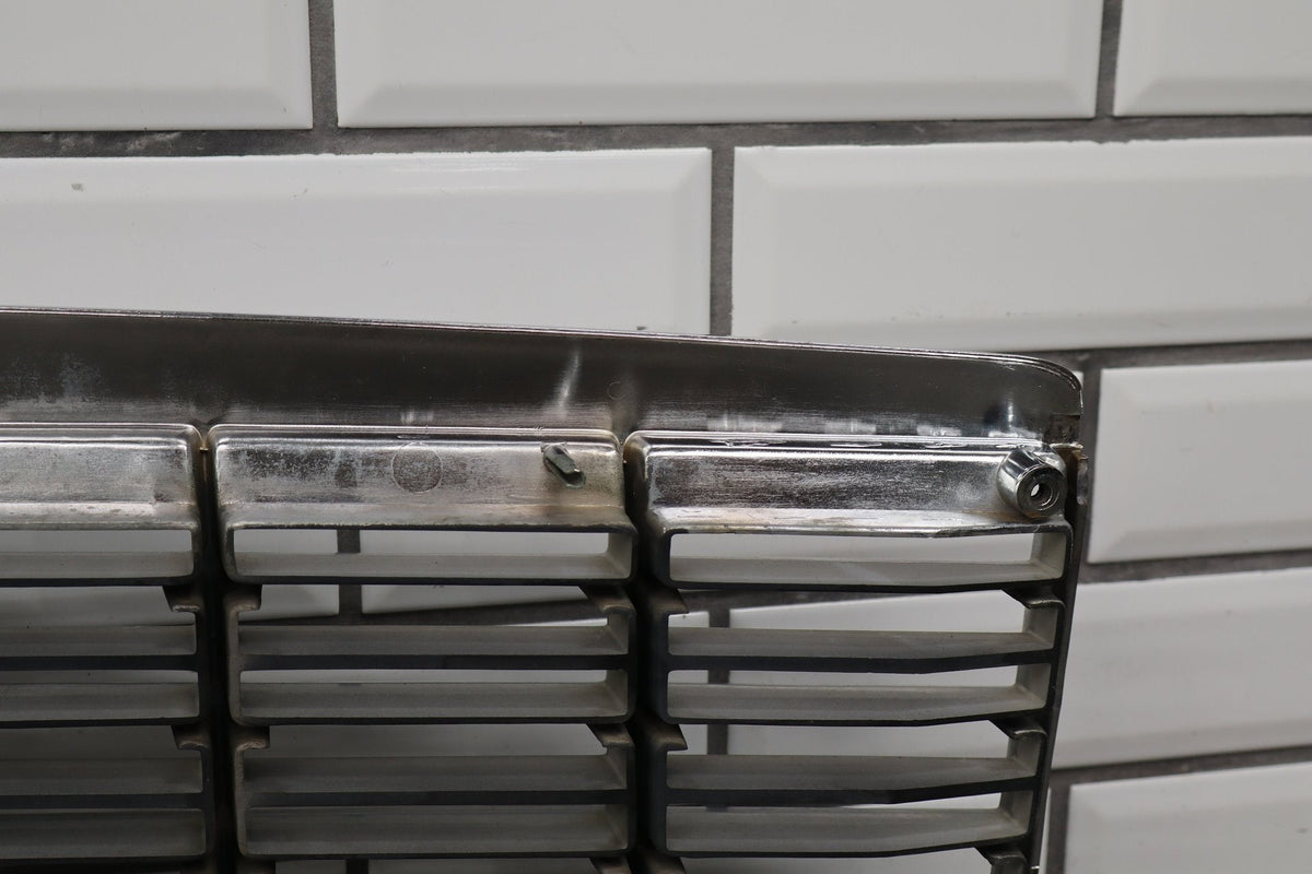 1993-1996 Cadillac Fleetwood Grille 10241515 OEM