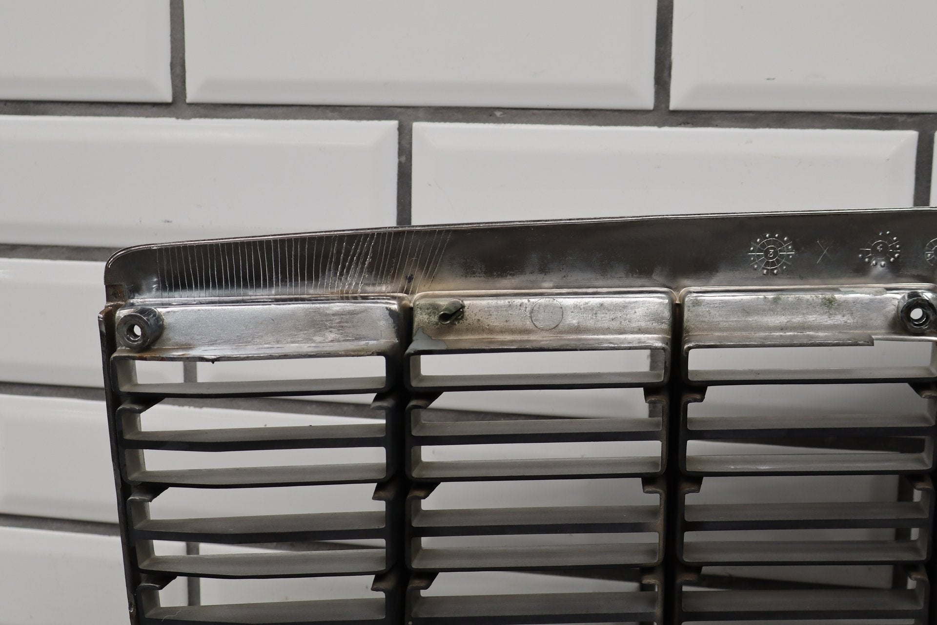 1993-1996 Cadillac Fleetwood Grille 10241515 OEM