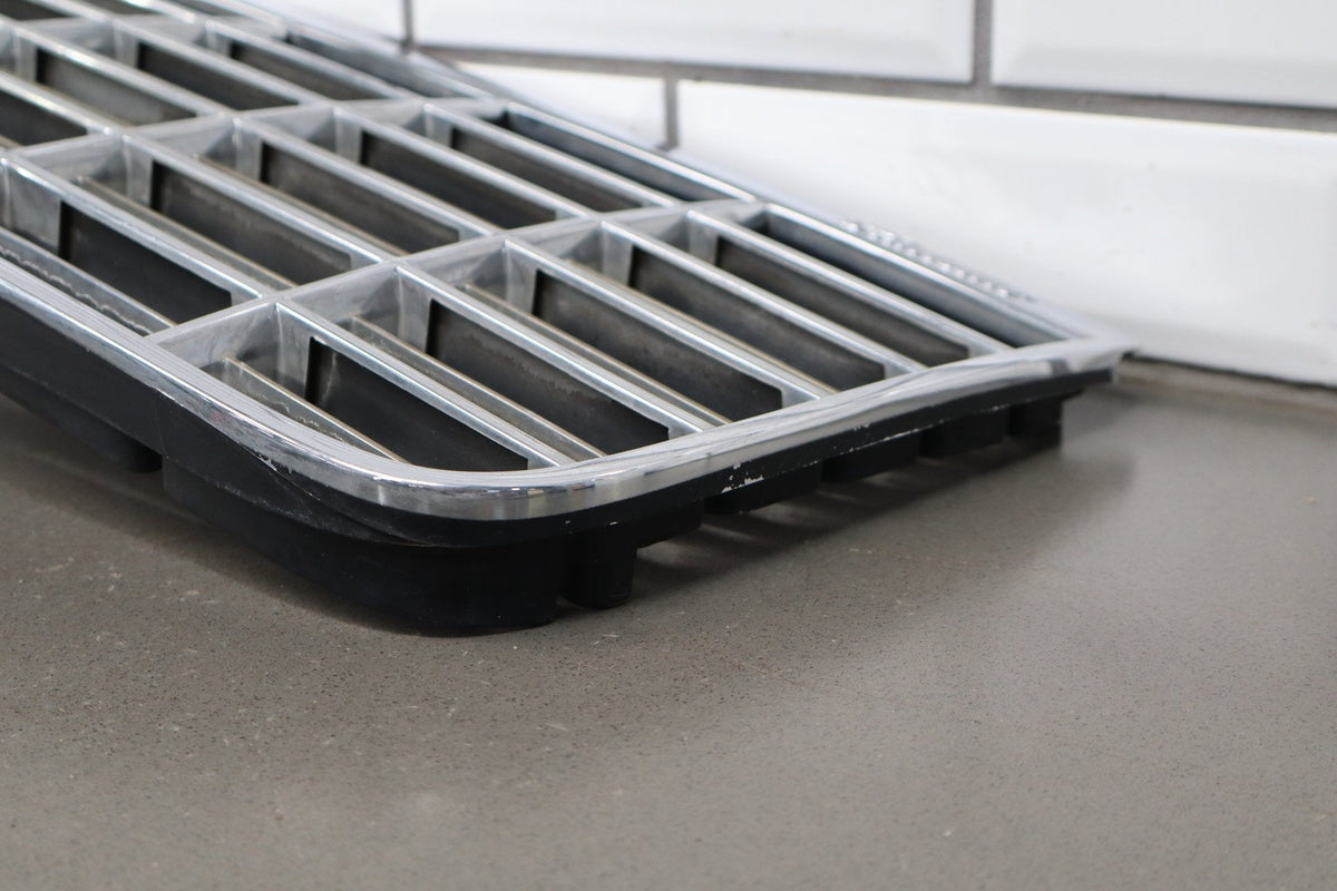 1993-1996 Cadillac Fleetwood Grille 10241515 OEM