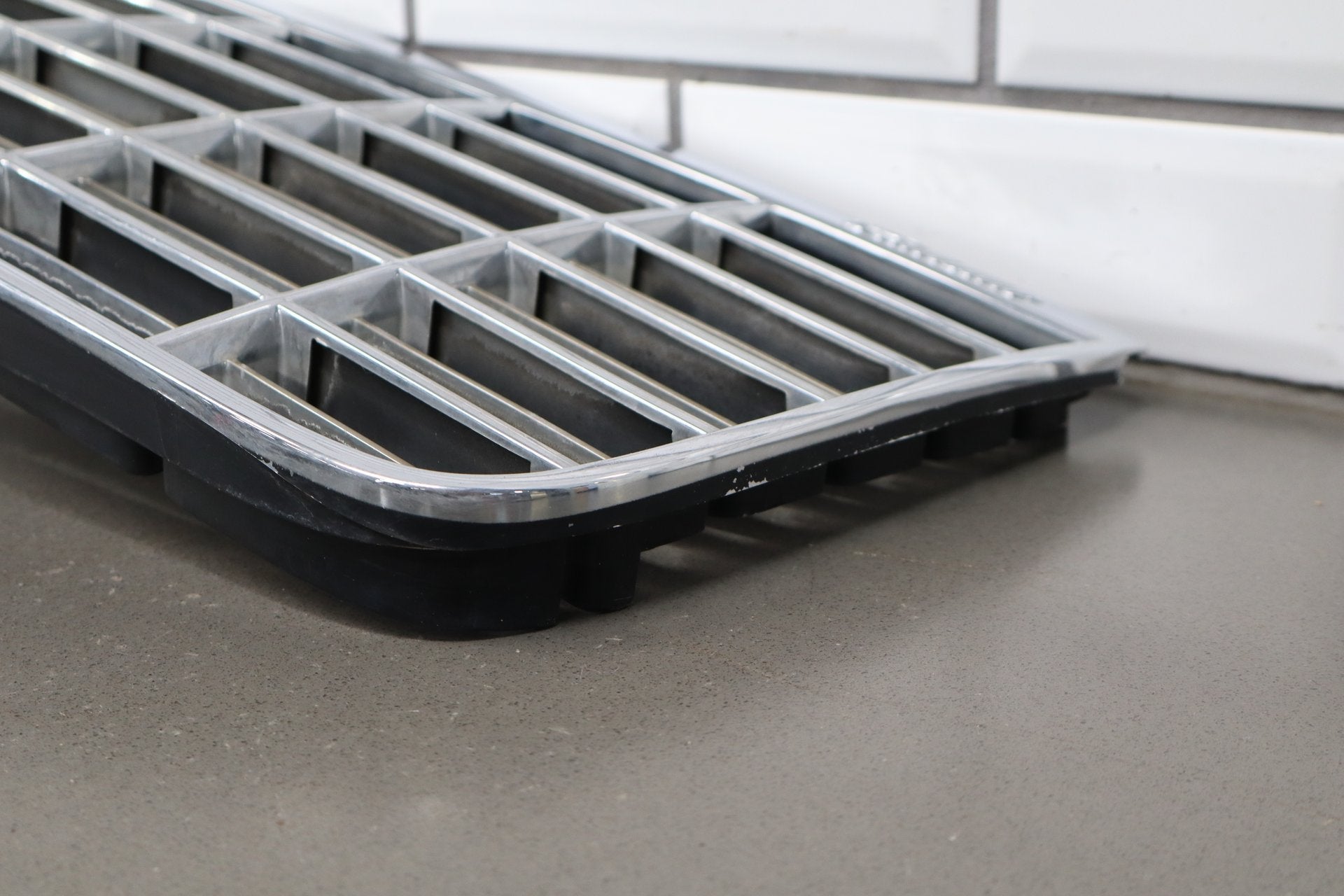1993-1996 Cadillac Fleetwood Grille 10241515 OEM