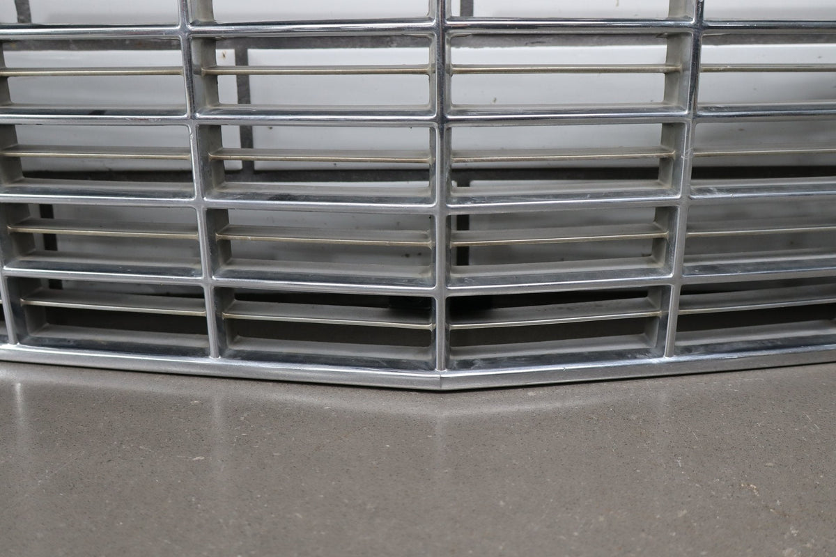 1993-1996 Cadillac Fleetwood Grille 10241515 OEM