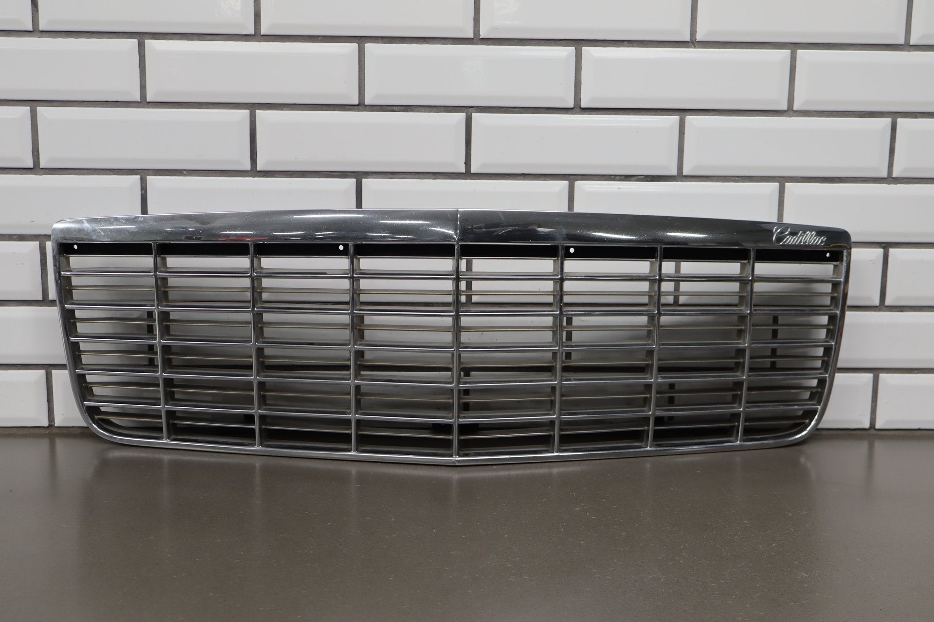 1993-1996 Cadillac Fleetwood Grille 10241515 OEM