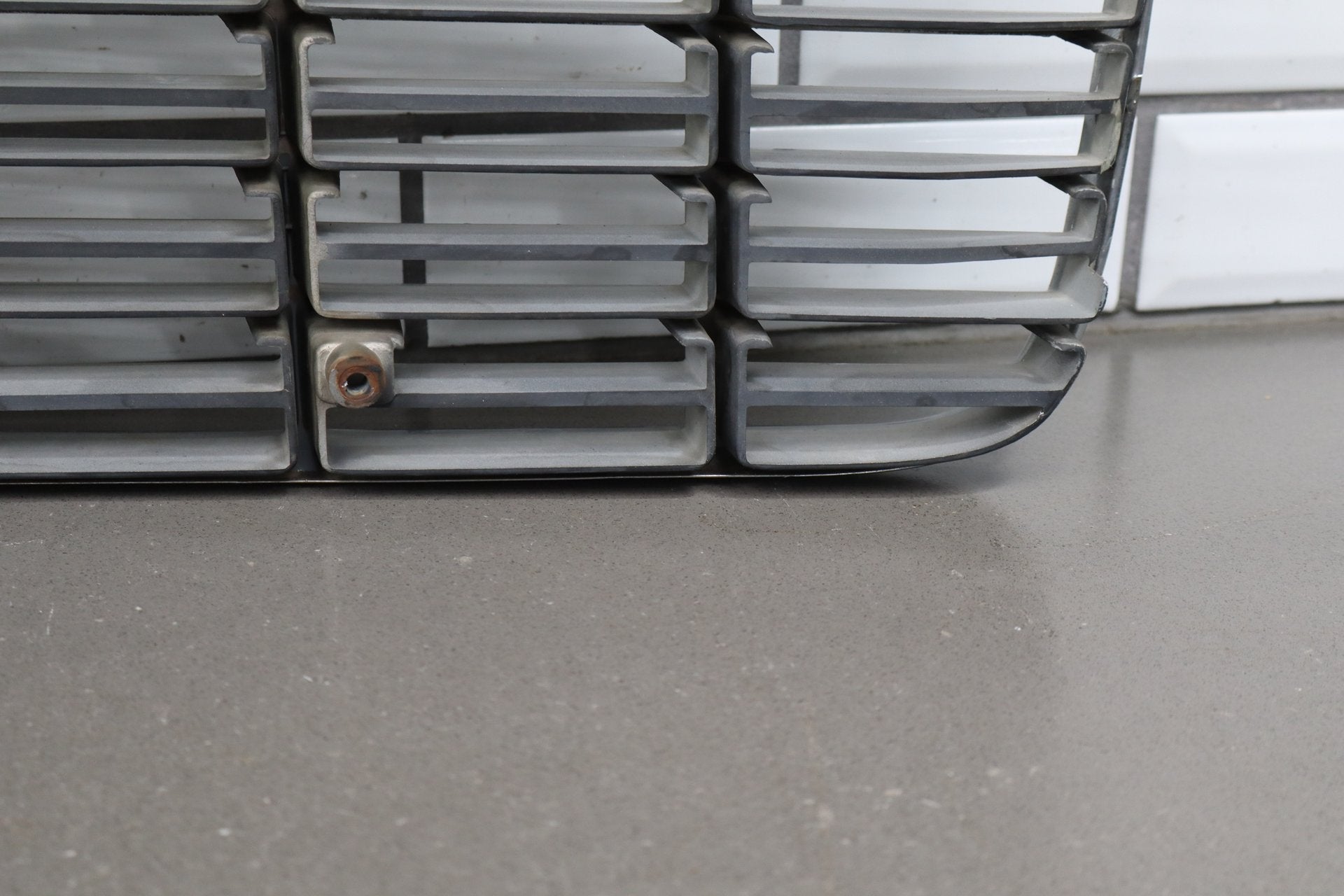 1993-1996 Cadillac Fleetwood Grille 10241515 OEM