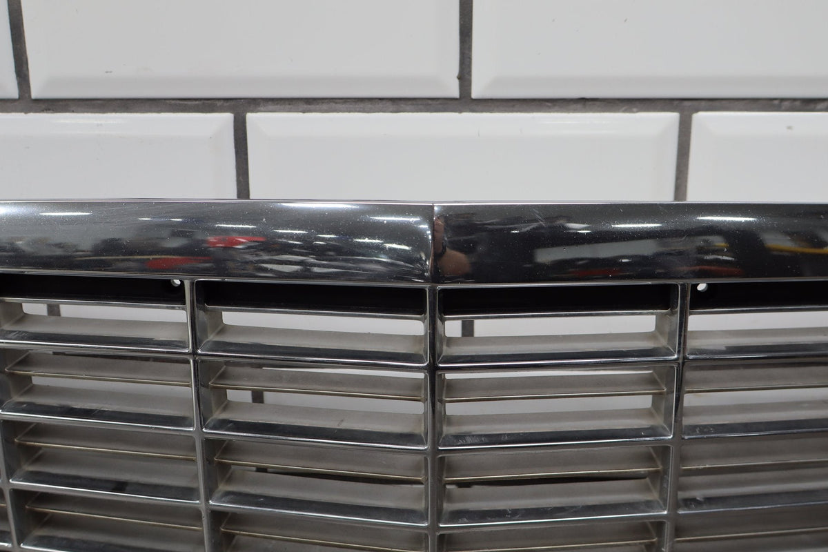 1993-1996 Cadillac Fleetwood Grille 10241515 OEM