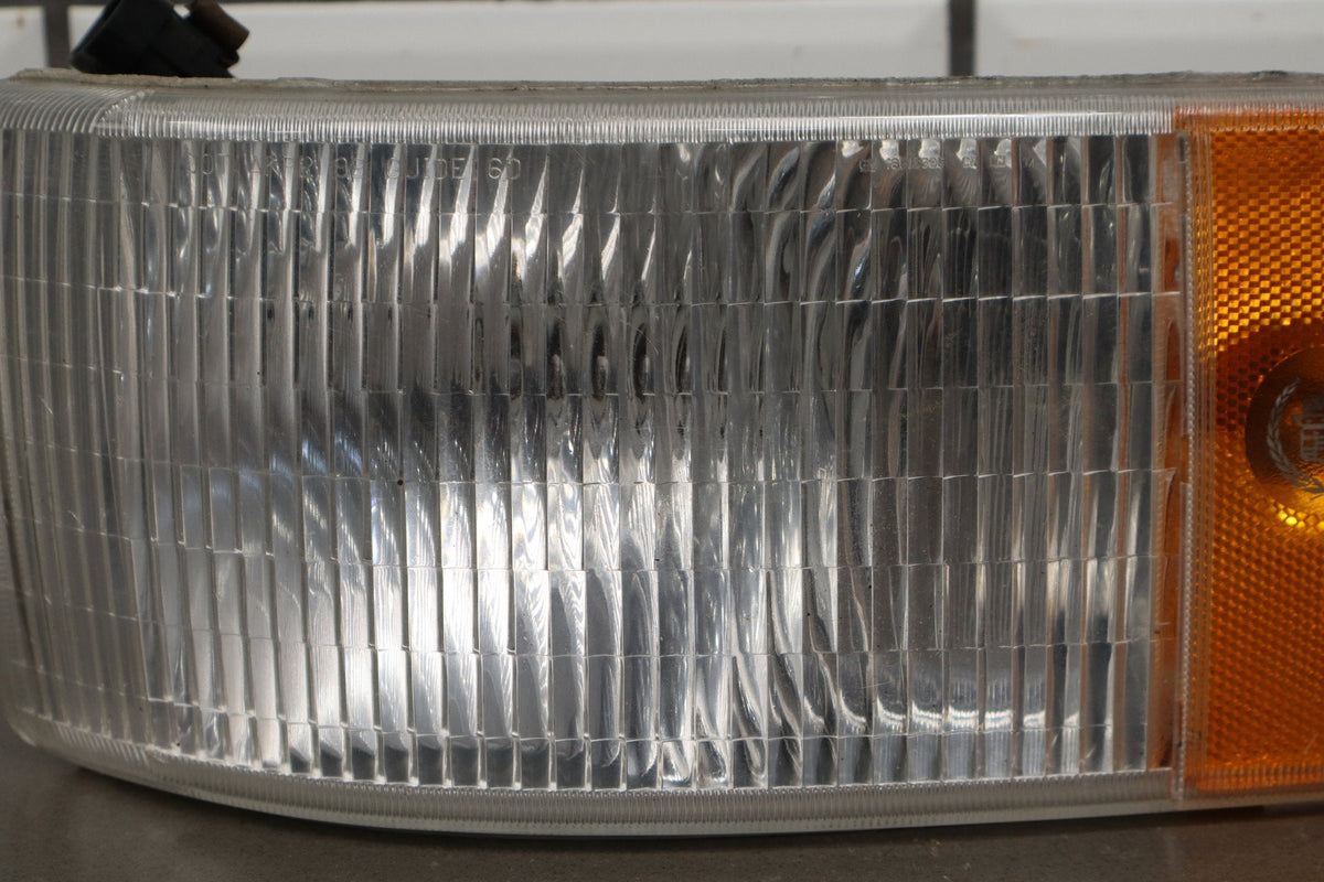 1993-1996 Cadillac Fleetwood Left Front Lamp 5977221 OEM