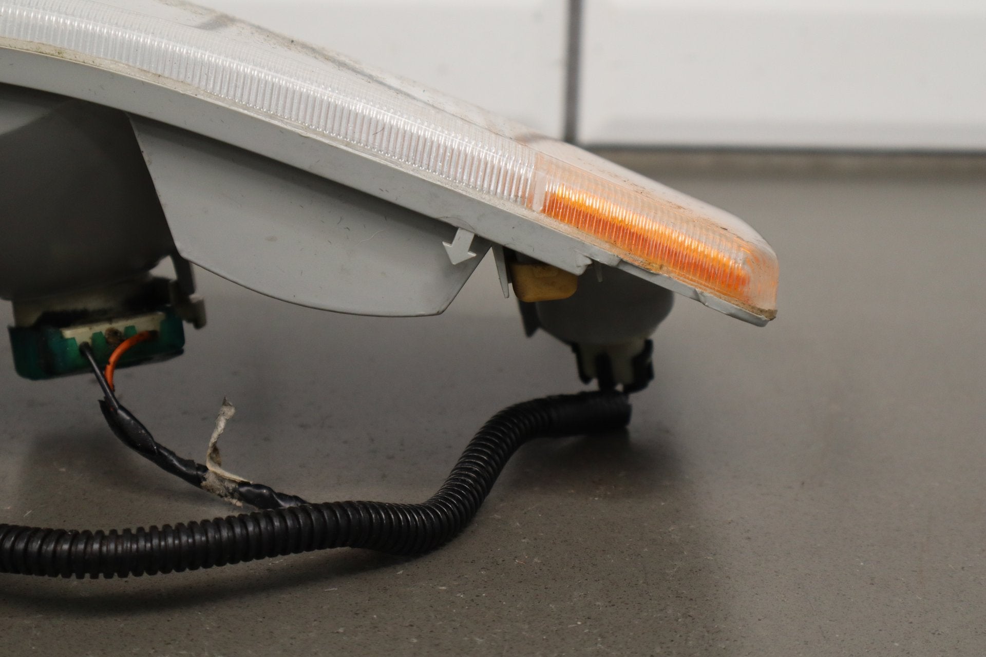 1993-1996 Cadillac Fleetwood Left Front Lamp 5977221 OEM