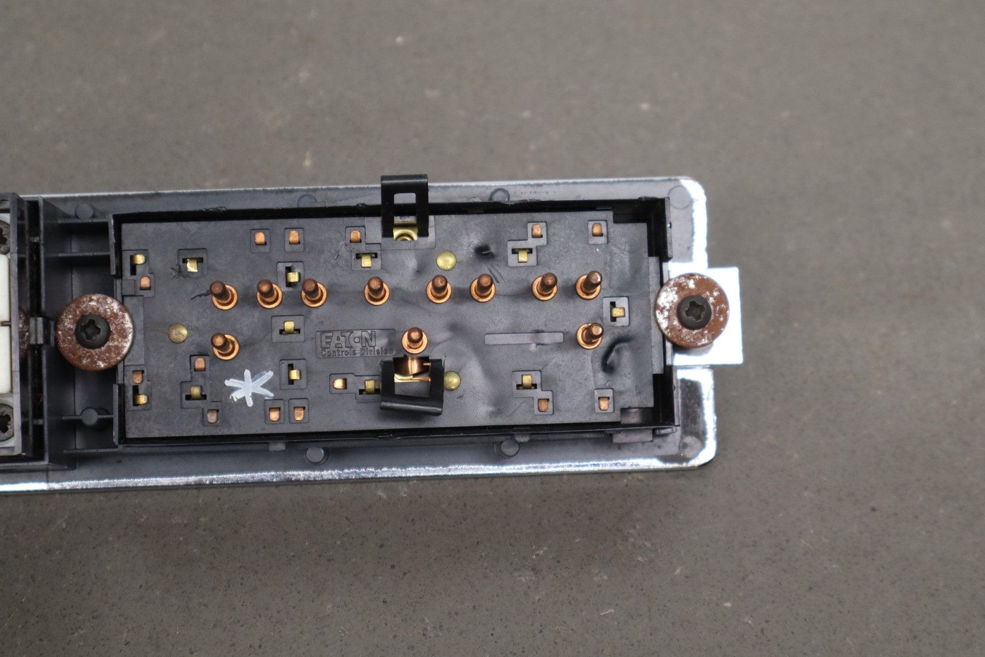 1993-1996 Cadillac Fleetwood Left Front Window, Driver Seat Switch