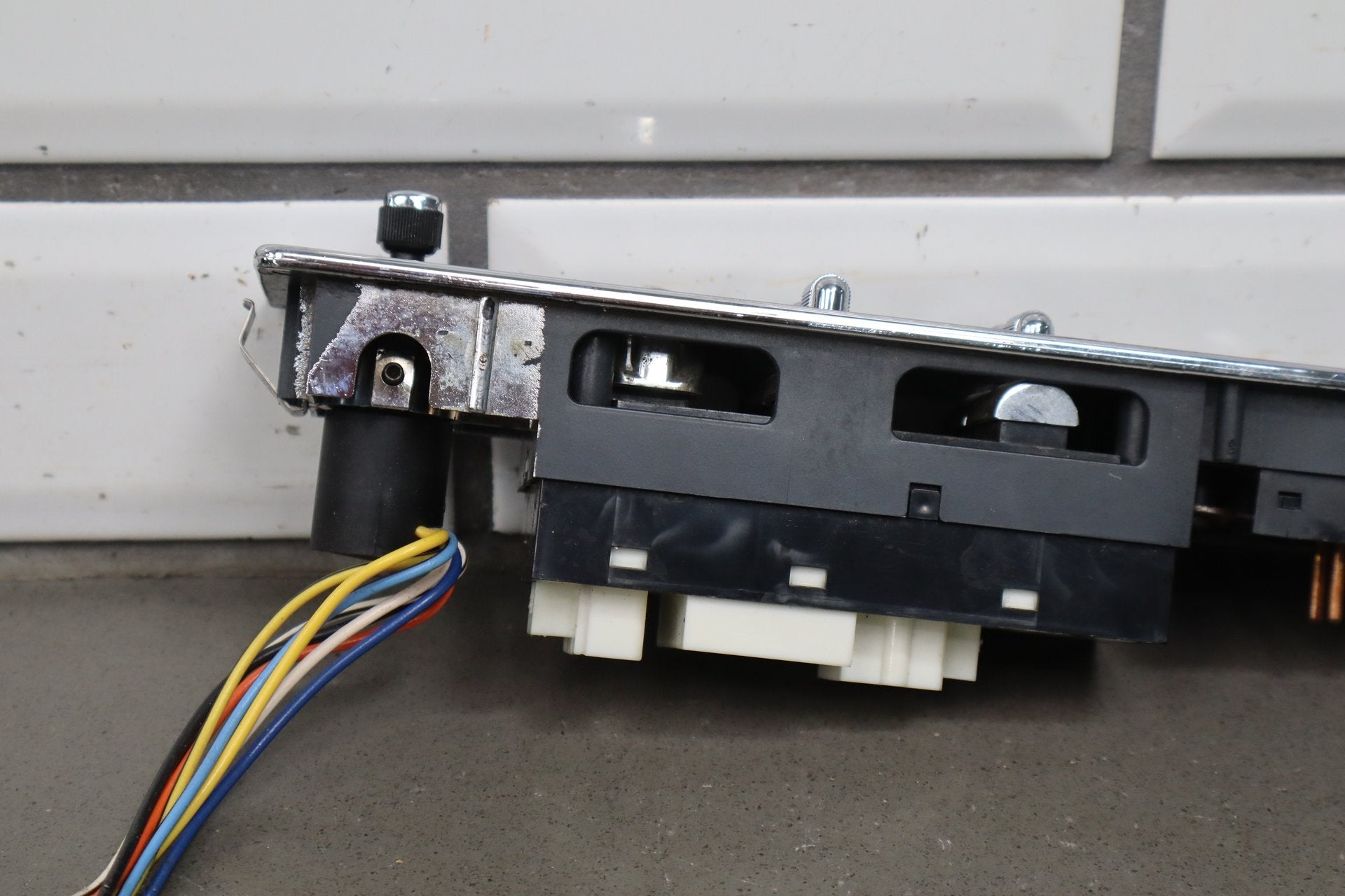 1993-1996 Cadillac Fleetwood Left Front Window, Driver Seat Switch