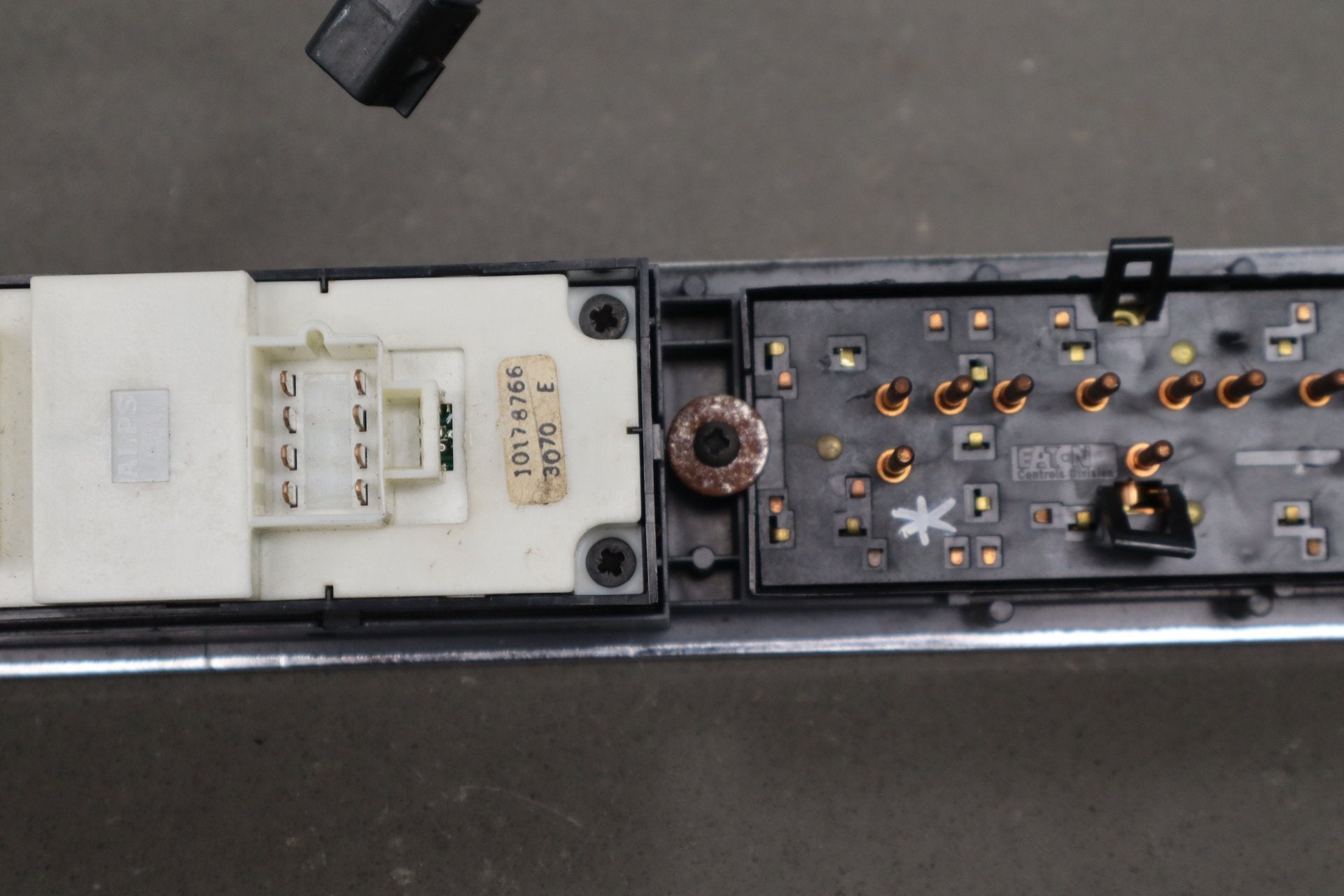 1993-1996 Cadillac Fleetwood Left Front Window, Driver Seat Switch