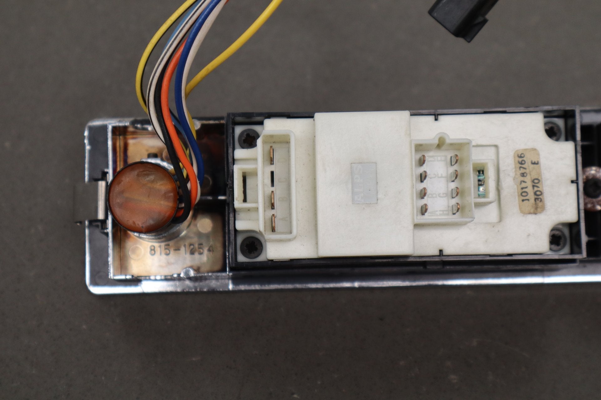 1993-1996 Cadillac Fleetwood Left Front Window, Driver Seat Switch