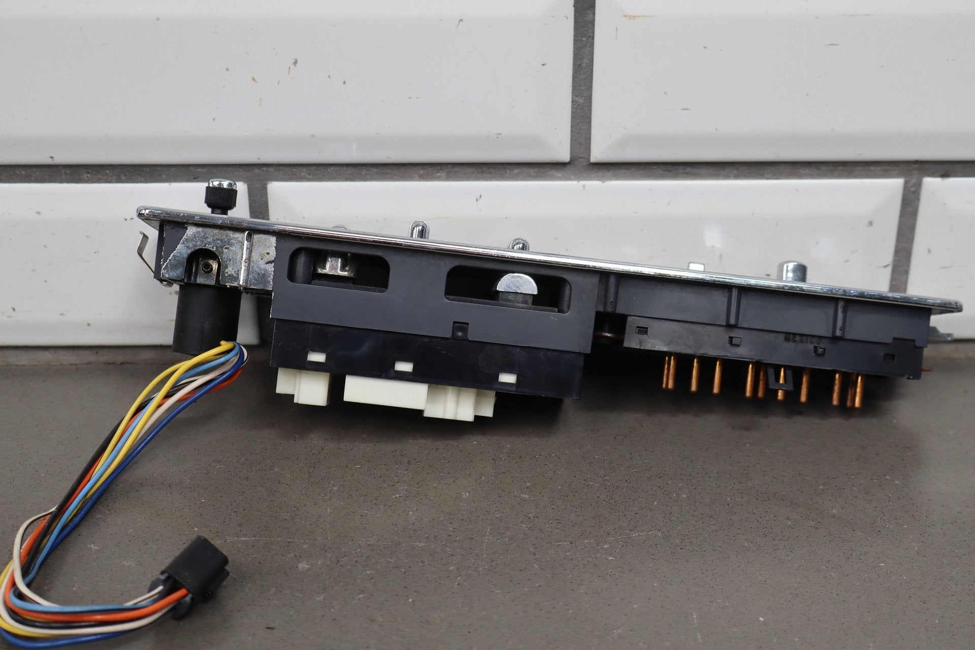 1993-1996 Cadillac Fleetwood Left Front Window, Driver Seat Switch