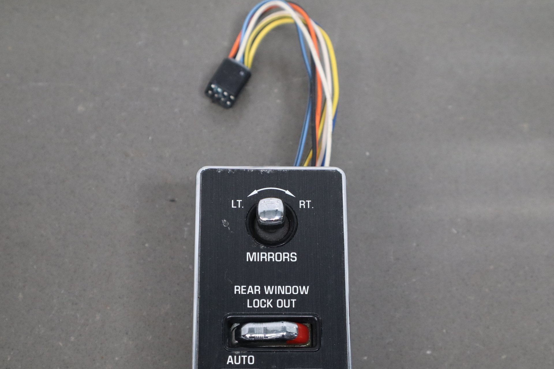 1993-1996 Cadillac Fleetwood Left Front Window, Driver Seat Switch
