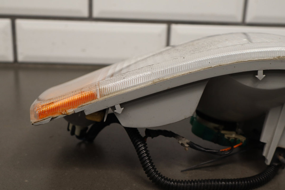 1993-1996 Cadillac Fleetwood Right Front Lamp Turn Signal