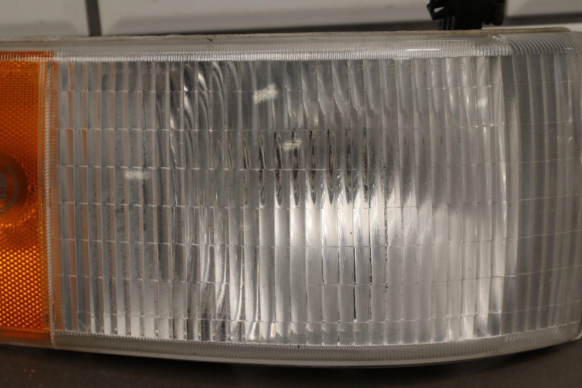 1993-1996 Cadillac Fleetwood Right Front Lamp Turn Signal