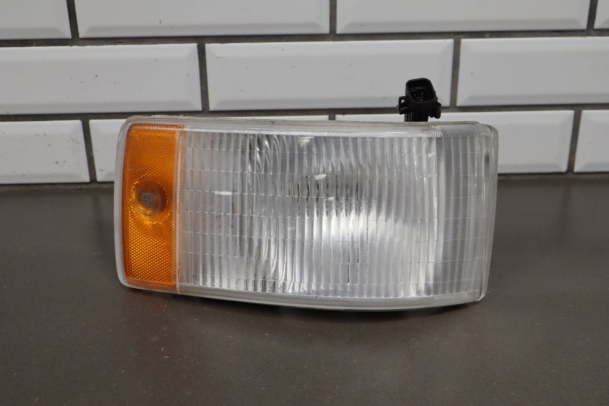 1993-1996 Cadillac Fleetwood Right Front Lamp Turn Signal