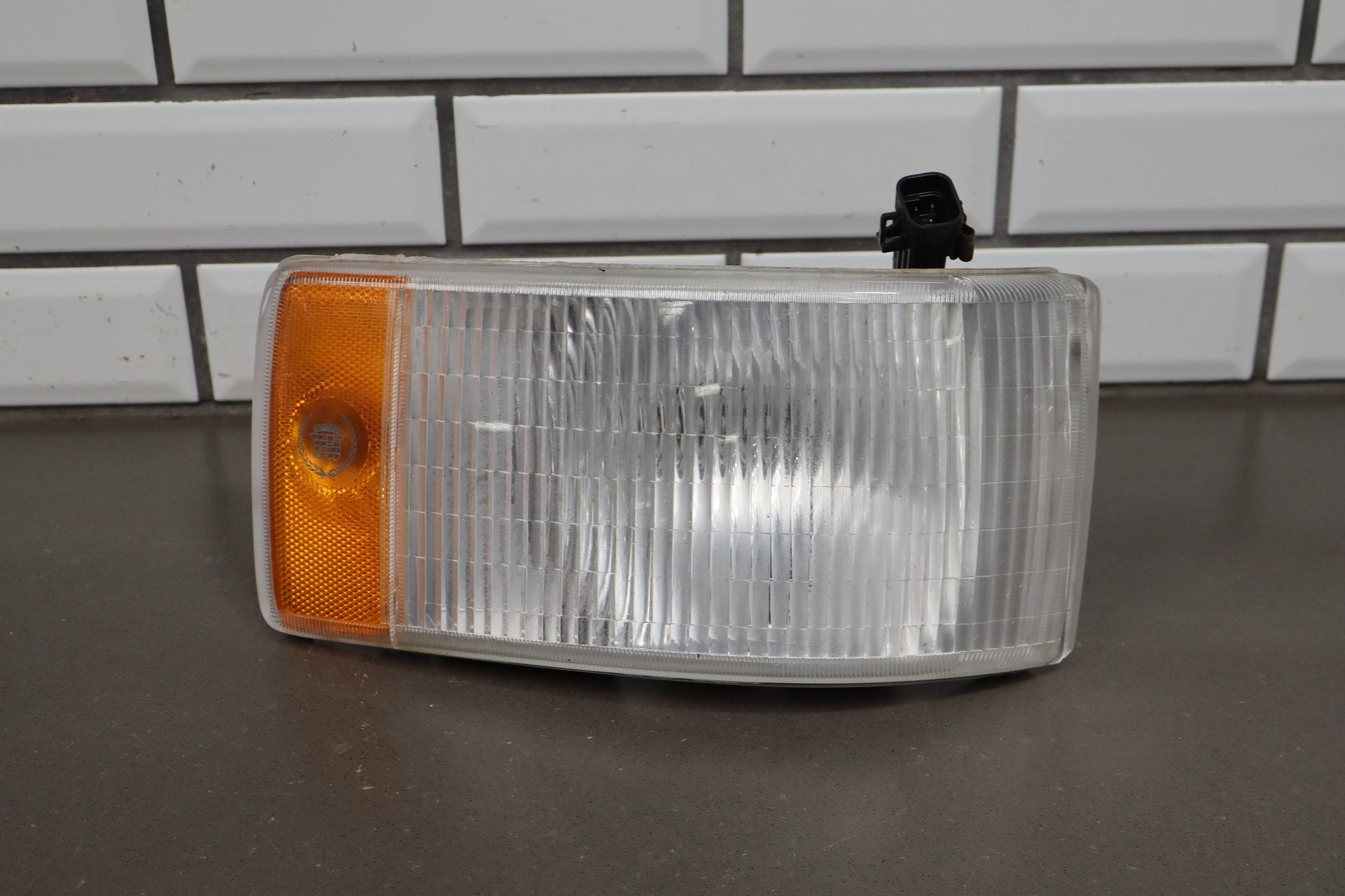 1993-1996 Cadillac Fleetwood Right Front Lamp Turn Signal