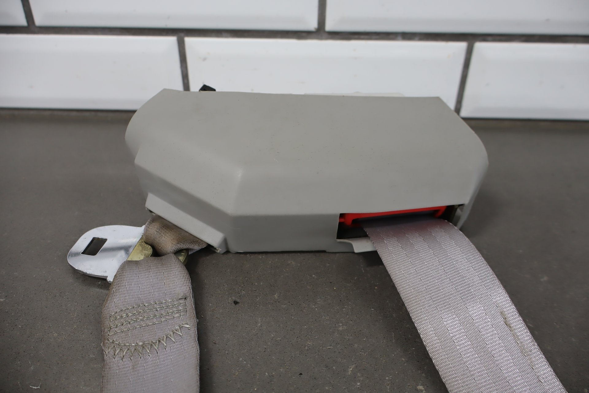 1993-1996 Cadillac Fleetwood Right Front Seat Belt Light Gray 14