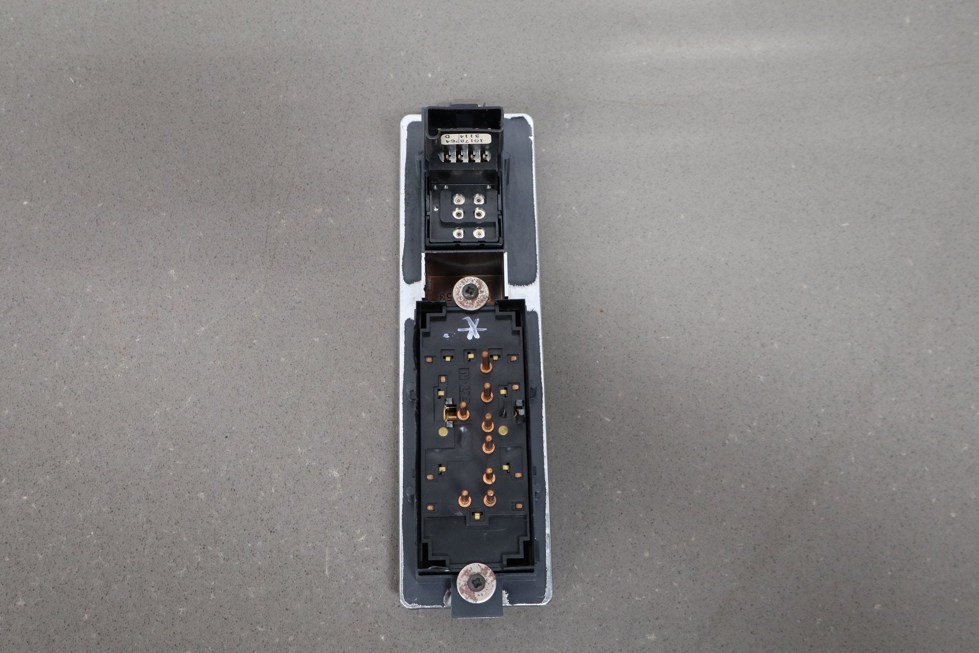 1993-1996 Cadillac Fleetwood Right Front Window, Seat Switch OEM W/ Bezel