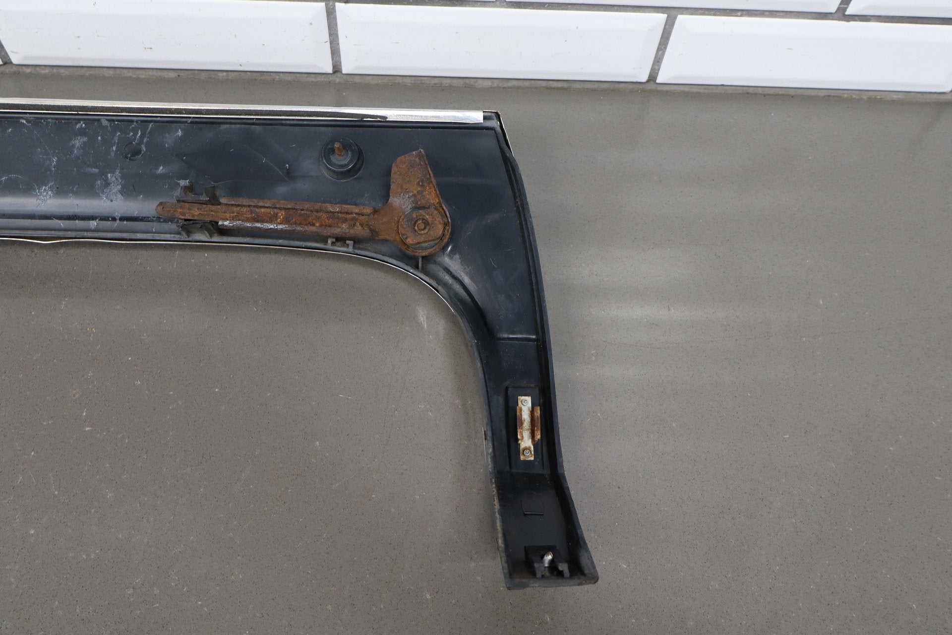 1993-1996 Cadillac Fleetwood Right Rear Wheel Arch Moulding
