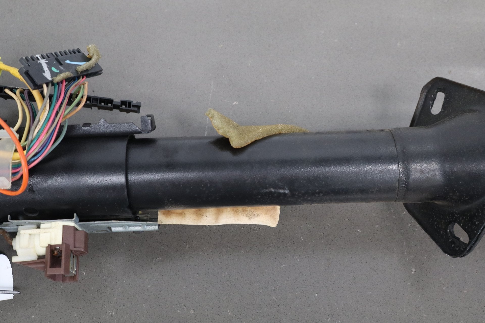 1993-1998 Chevrolet Camaro Steering Column Manual Transmission W/ Tilt, Key, Cruise