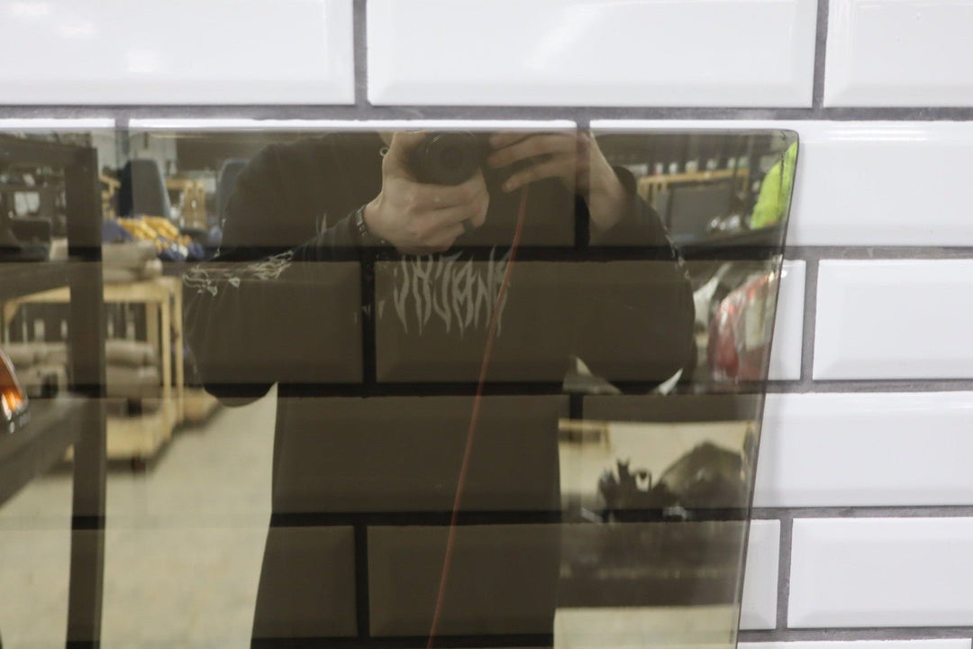 1993 - 1998 Toyota Land Cruiser Right Rear Door Window 6811360080 OEM