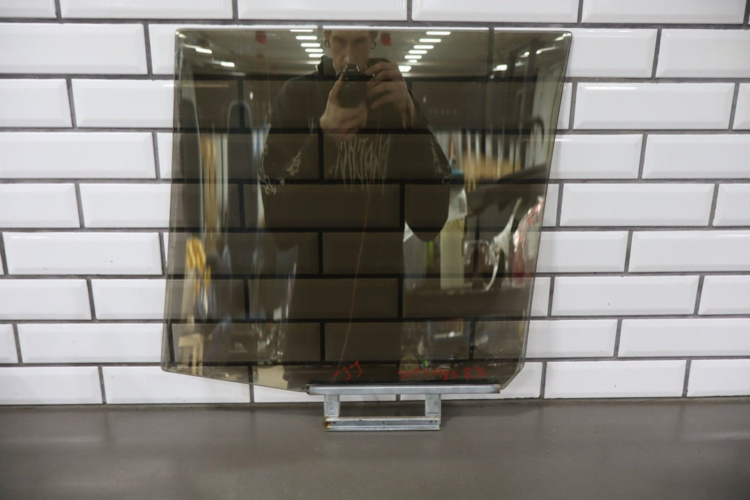 1993 - 1998 Toyota Land Cruiser Right Rear Door Window 6811360080 OEM