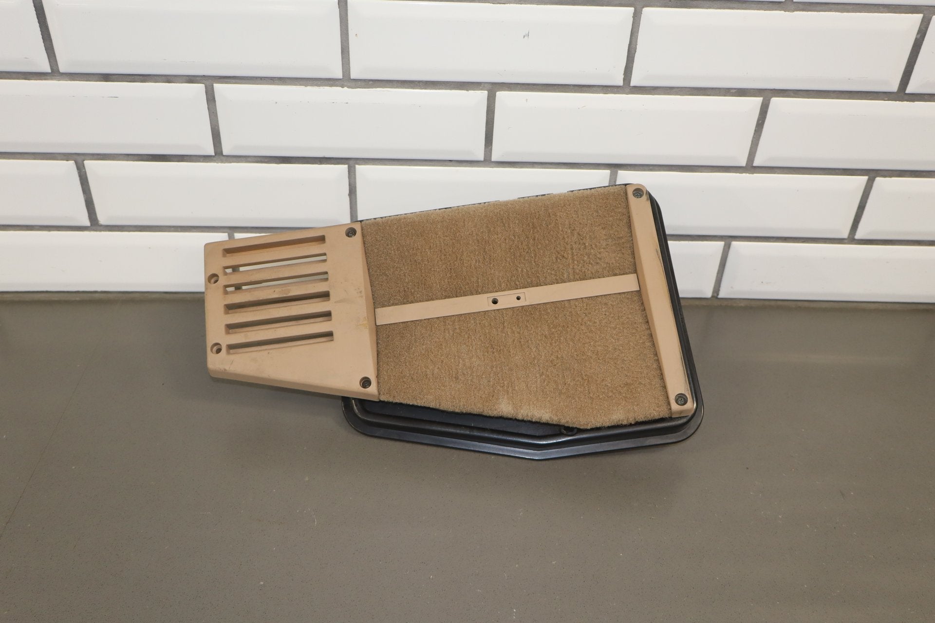 1994-1996 Chevrolet Corvette C4 Coupe- Rear Cargo Area Speakers Lt Beige