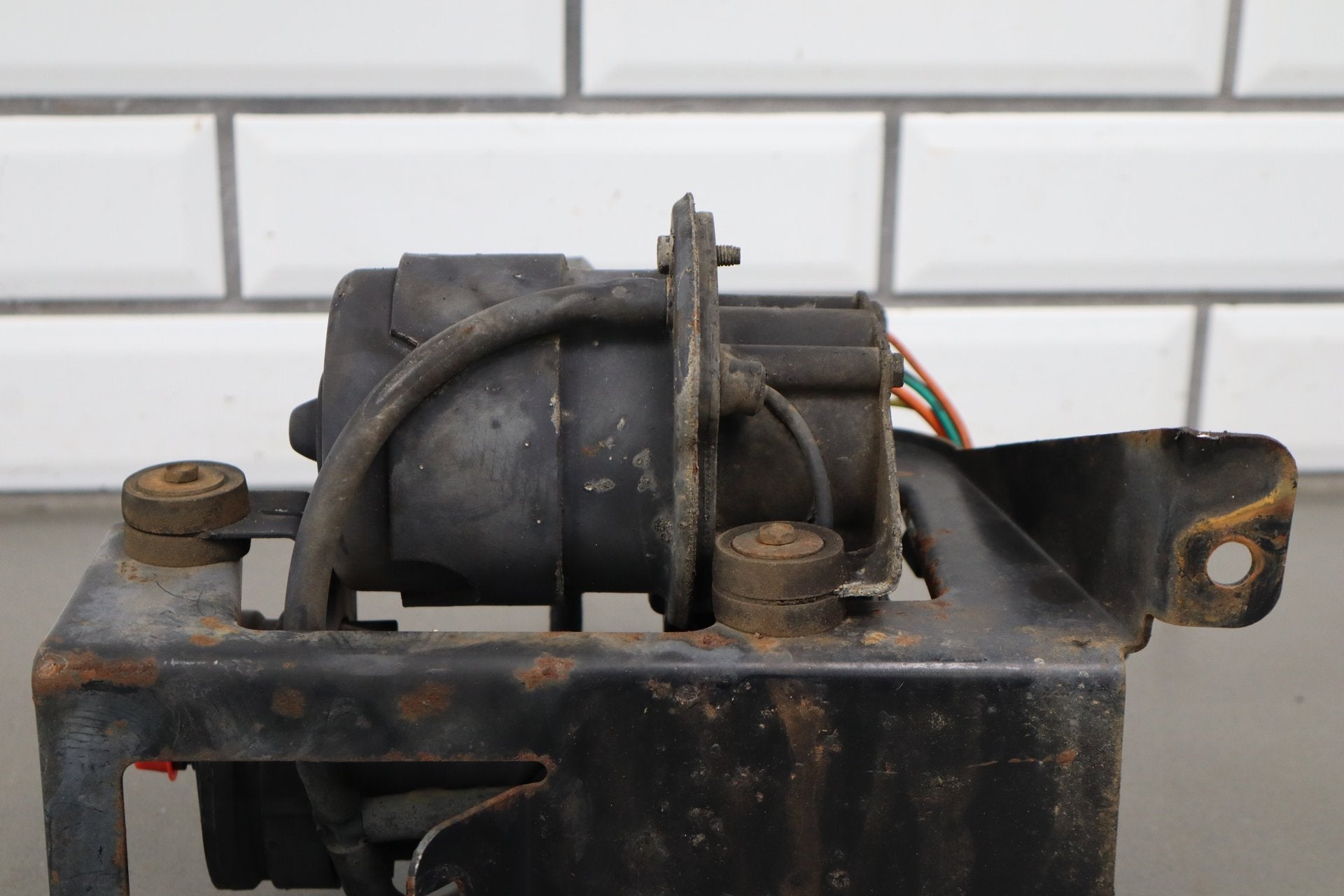 1994 Cadillac Fleetwood Brougham Air Ride Compressor - Knicked Harness