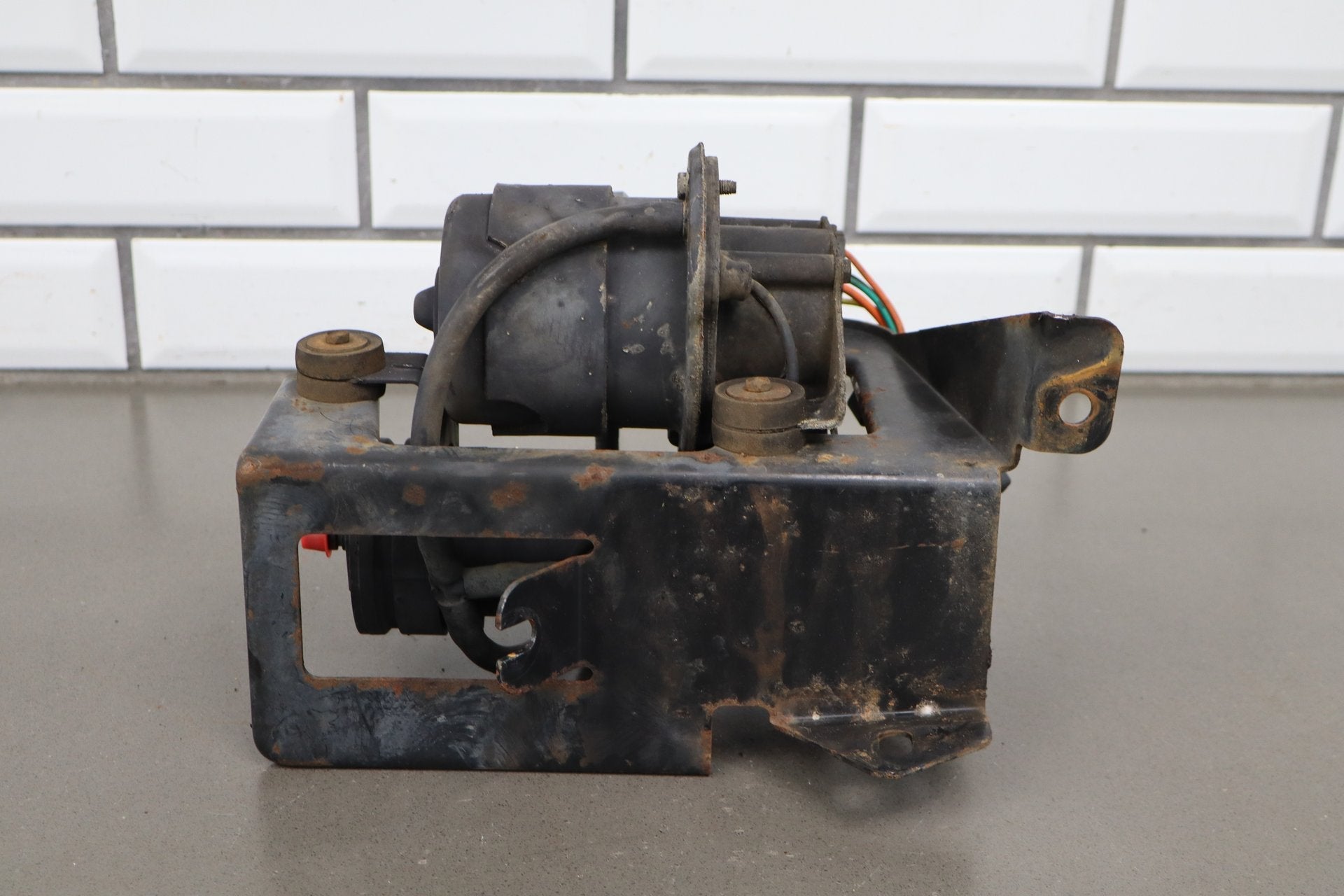 1994 Cadillac Fleetwood Brougham Air Ride Compressor - Knicked Harness